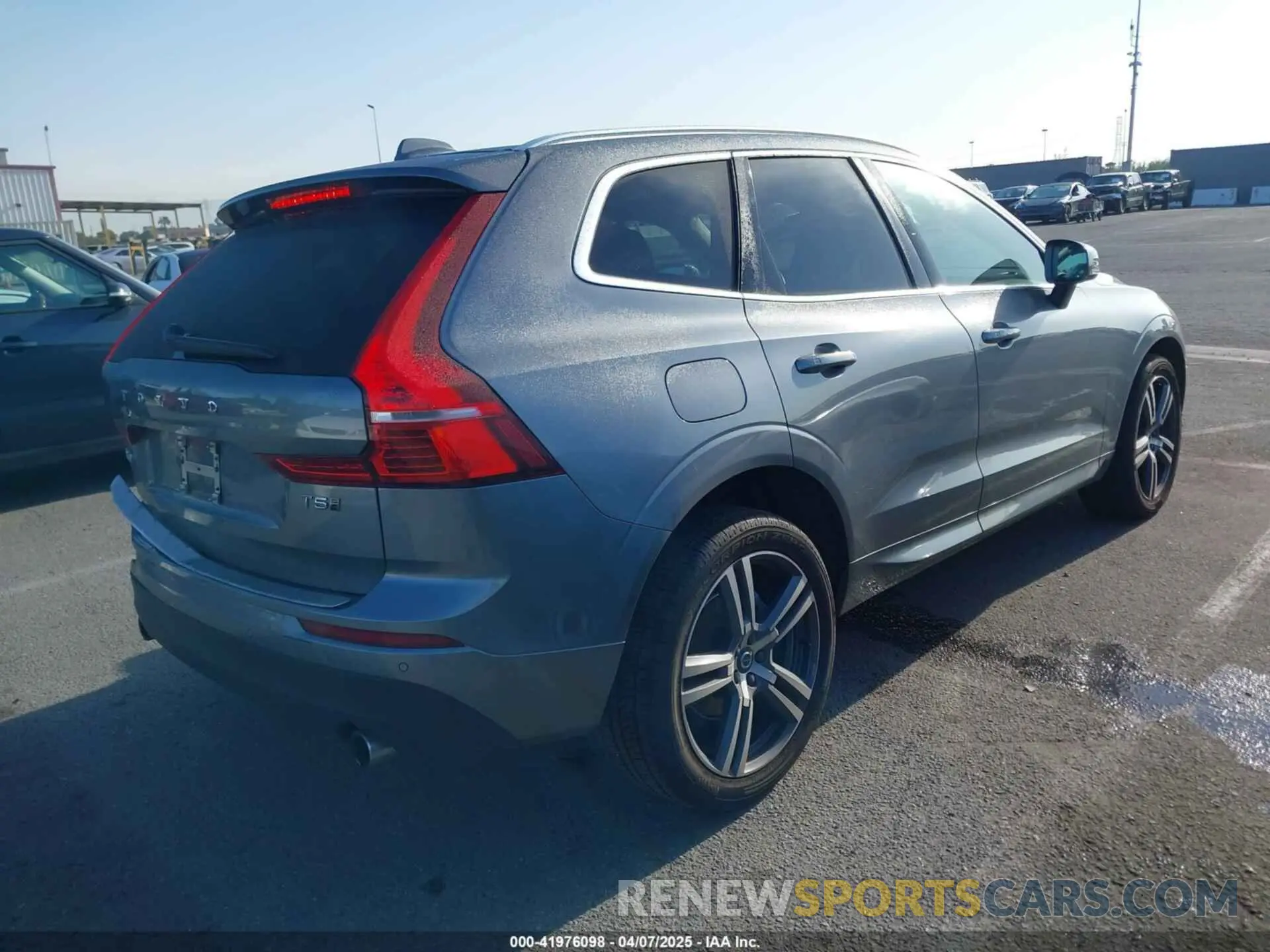 4 Photograph of a damaged car YV4102RK7M1860026 VOLVO XC60 2021