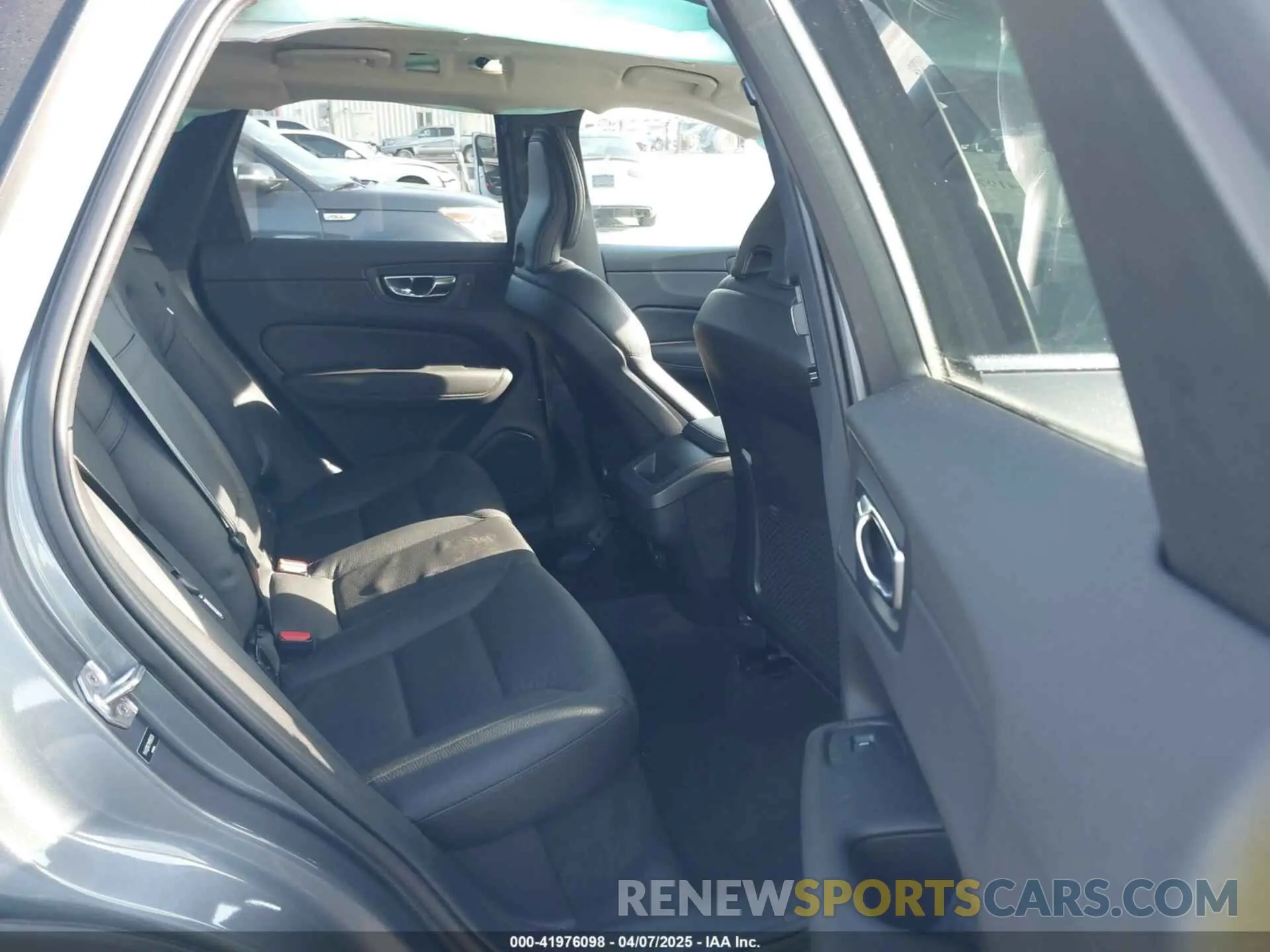 8 Photograph of a damaged car YV4102RK7M1860026 VOLVO XC60 2021