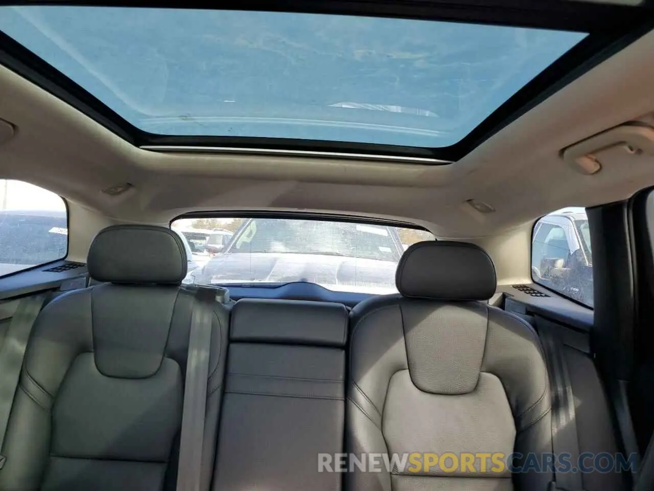 10 Photograph of a damaged car YV4102RK7M1875500 VOLVO XC60 2021