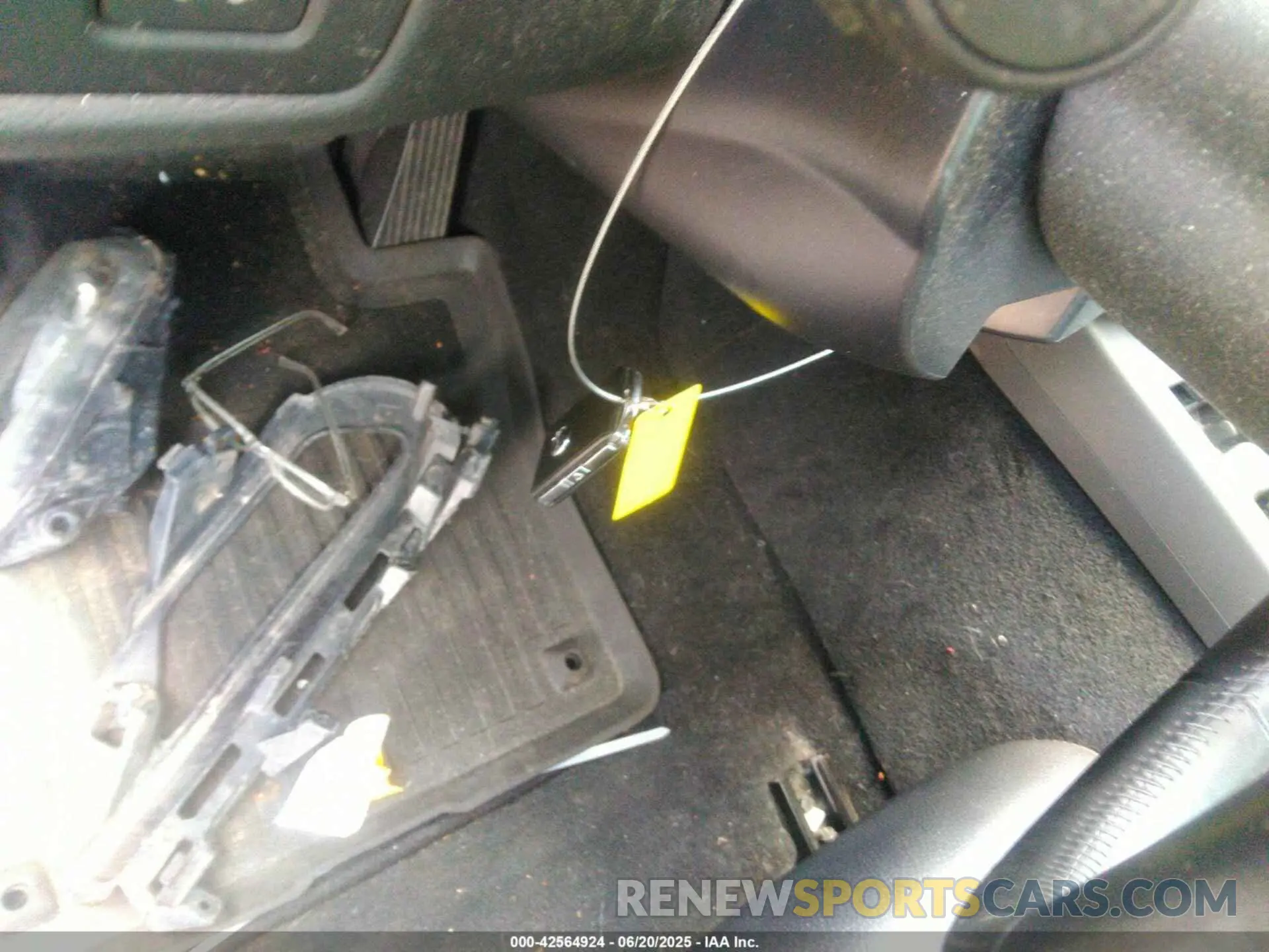 11 Photograph of a damaged car YV4102RK7M1881622 VOLVO XC60 2021