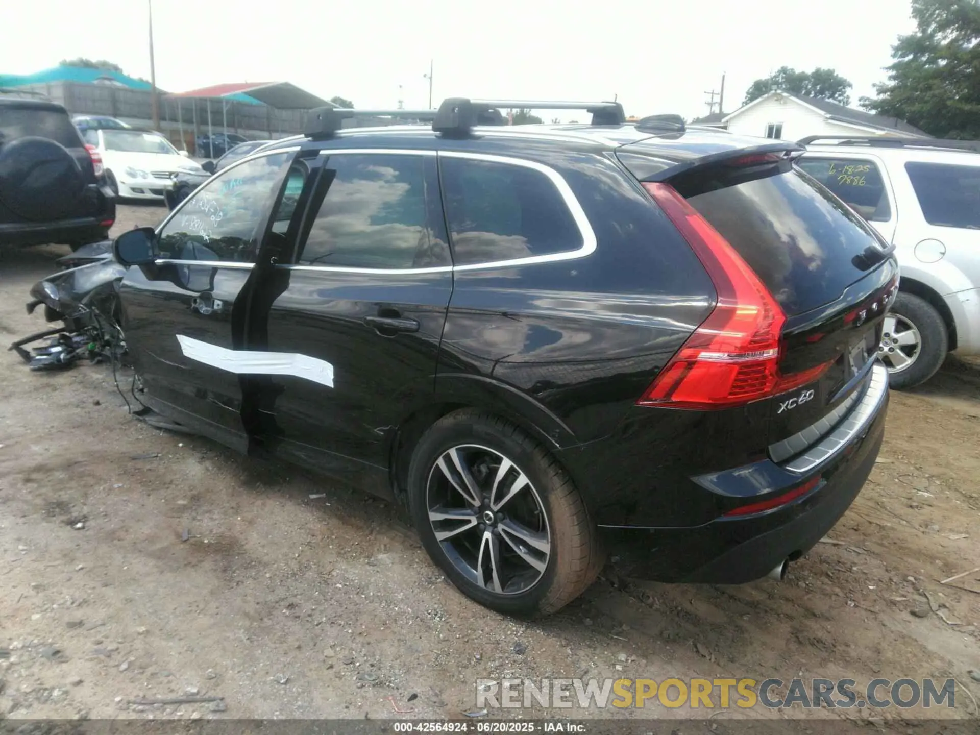 3 Photograph of a damaged car YV4102RK7M1881622 VOLVO XC60 2021