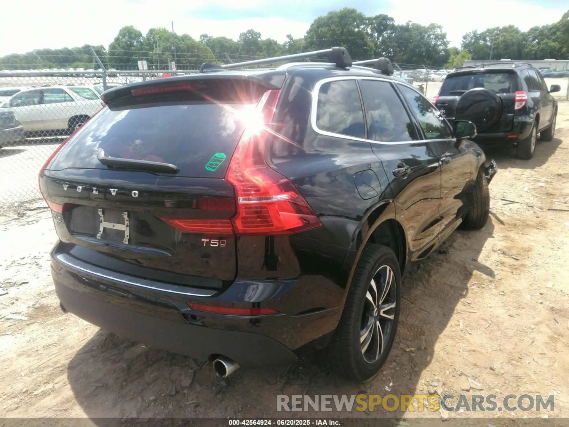 4 Photograph of a damaged car YV4102RK7M1881622 VOLVO XC60 2021