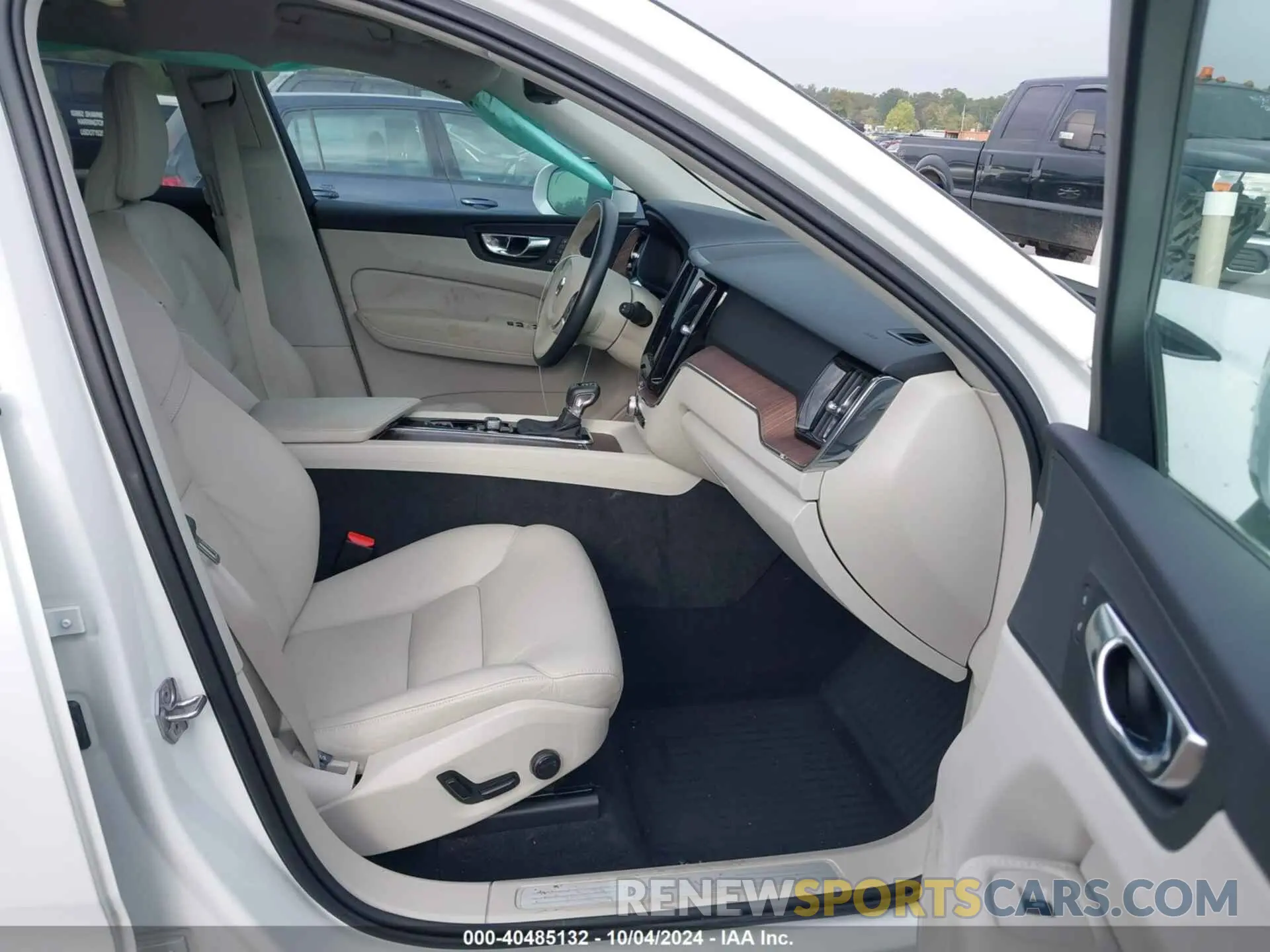 5 Photograph of a damaged car YV4102RK8M1682546 VOLVO XC60 2021