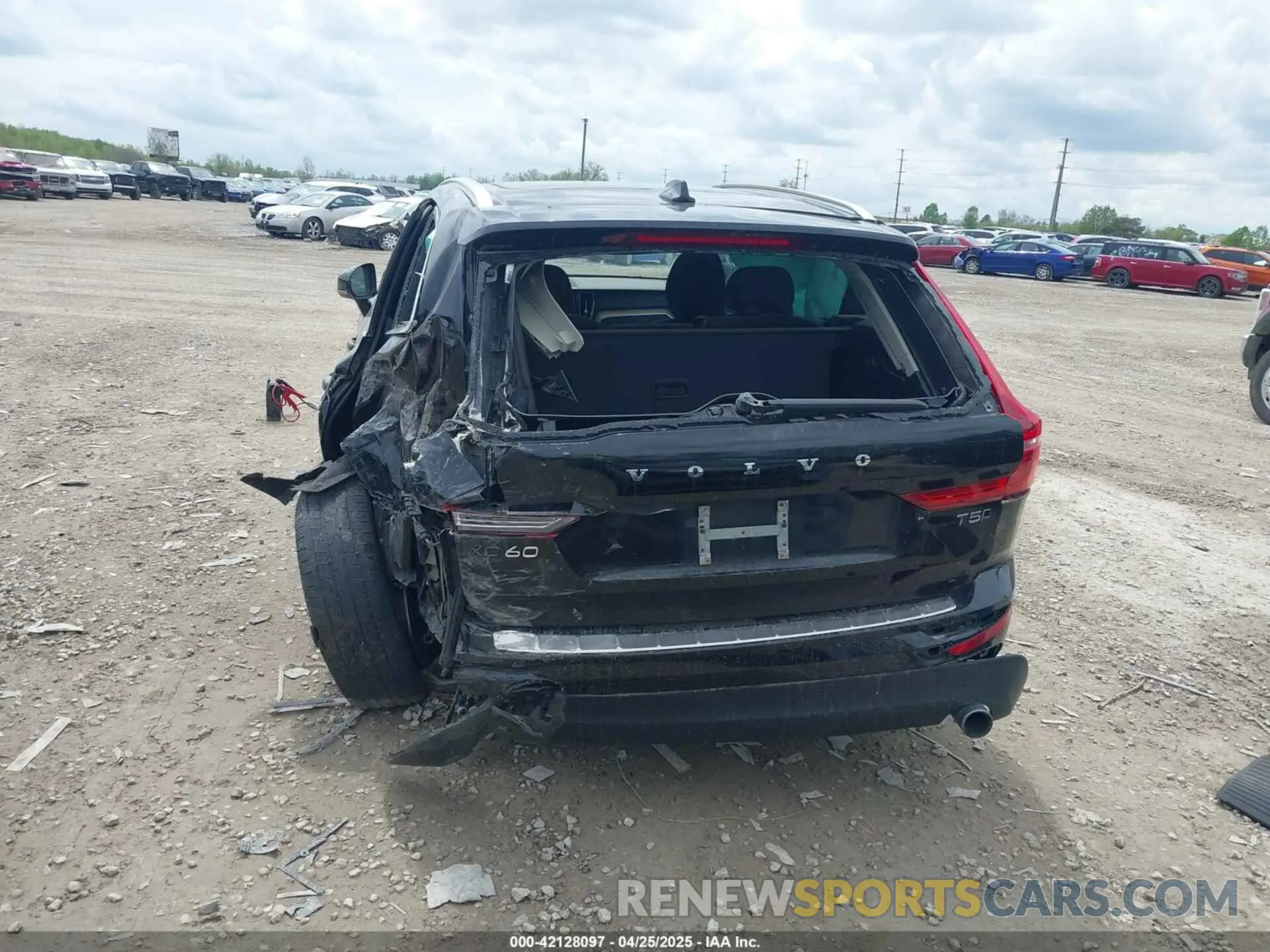 16 Photograph of a damaged car YV4102RKXM1739748 VOLVO XC60 2021