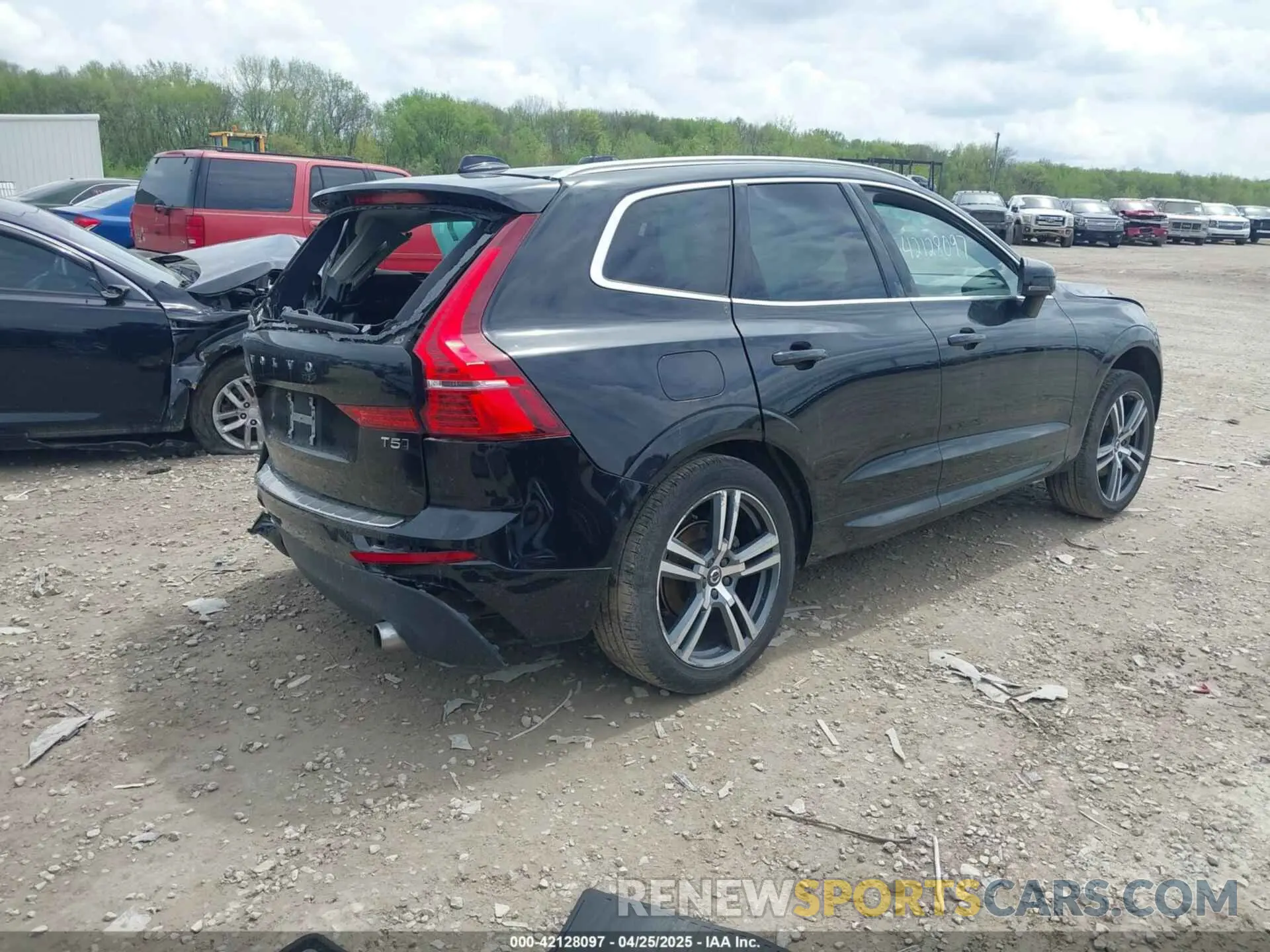 4 Photograph of a damaged car YV4102RKXM1739748 VOLVO XC60 2021