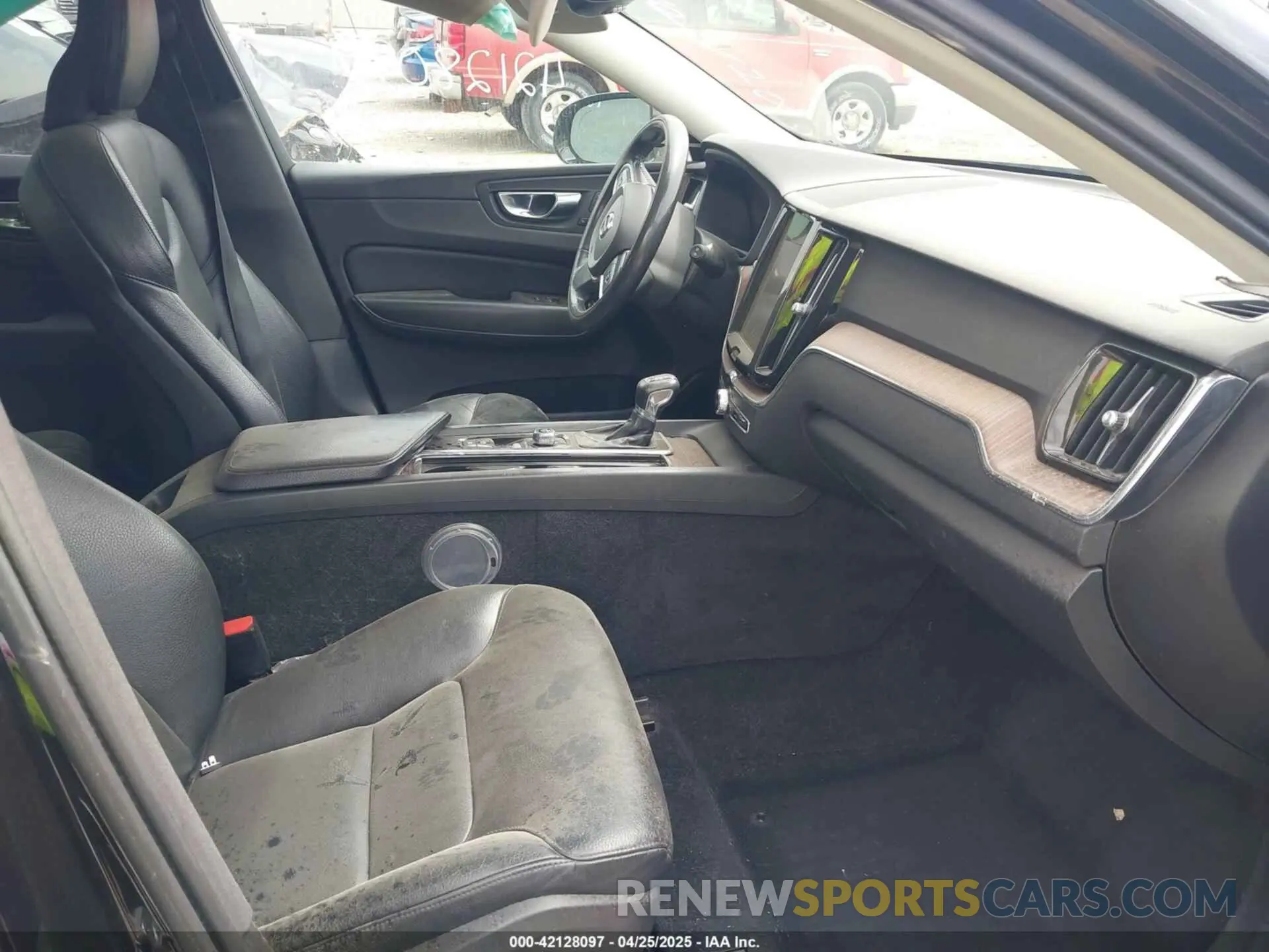 5 Photograph of a damaged car YV4102RKXM1739748 VOLVO XC60 2021