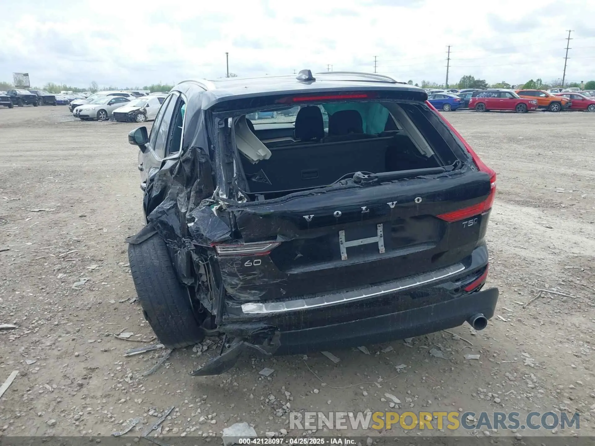 6 Photograph of a damaged car YV4102RKXM1739748 VOLVO XC60 2021