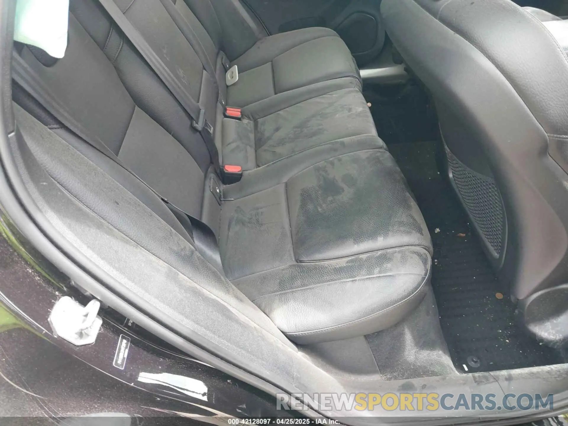 8 Photograph of a damaged car YV4102RKXM1739748 VOLVO XC60 2021