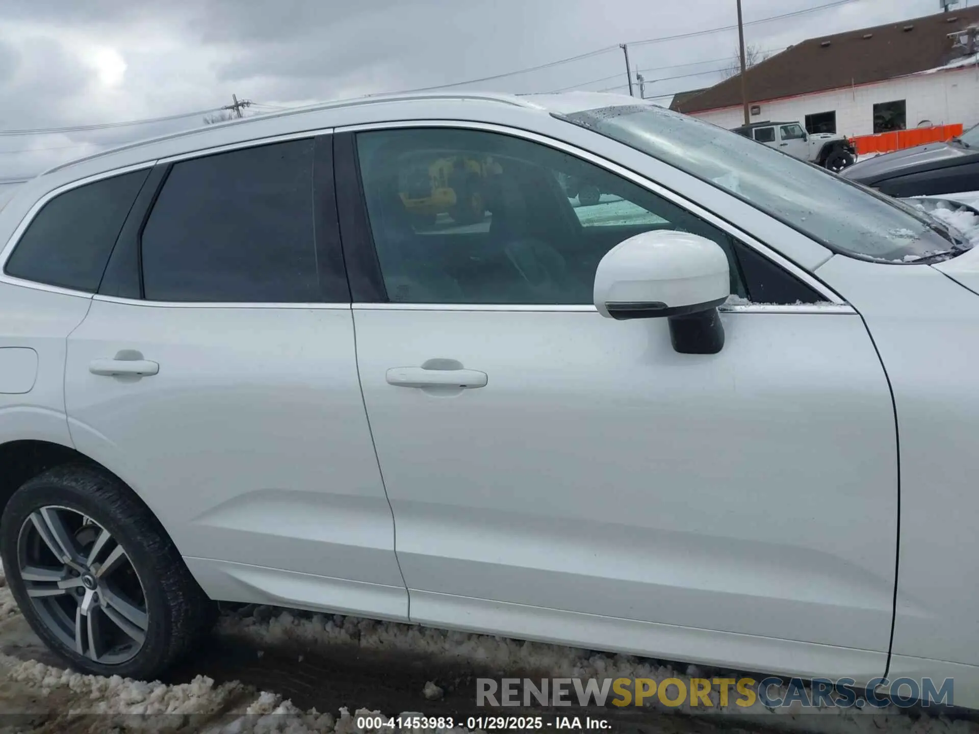 13 Photograph of a damaged car YV4102RKXM1864202 VOLVO XC60 2021