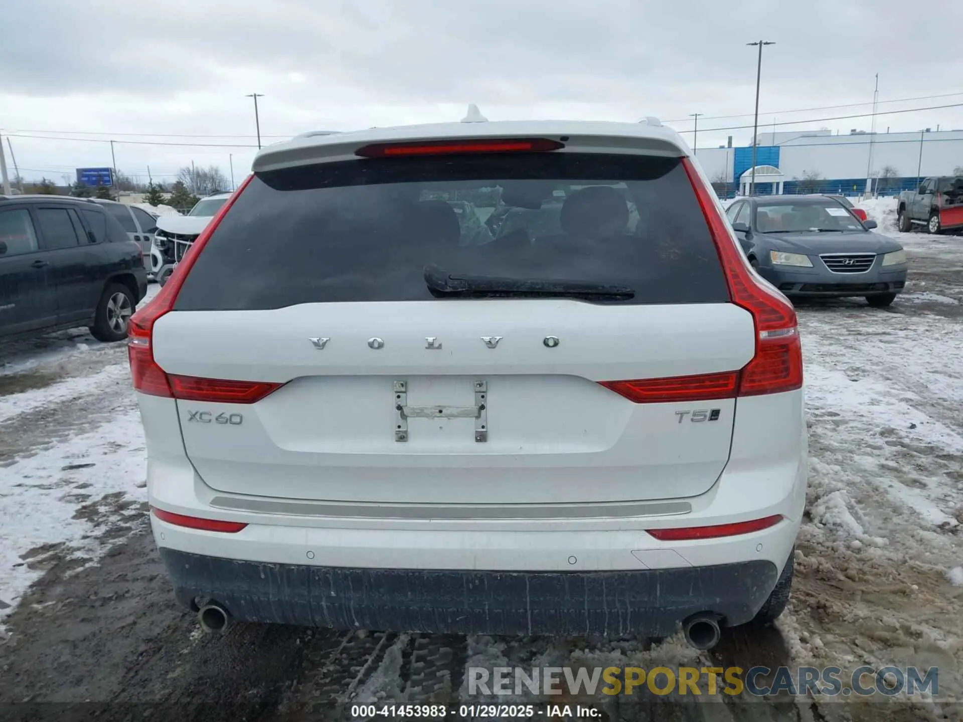 16 Photograph of a damaged car YV4102RKXM1864202 VOLVO XC60 2021
