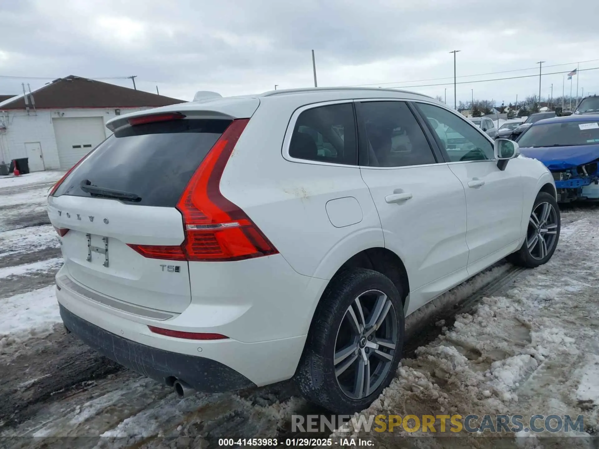 4 Photograph of a damaged car YV4102RKXM1864202 VOLVO XC60 2021
