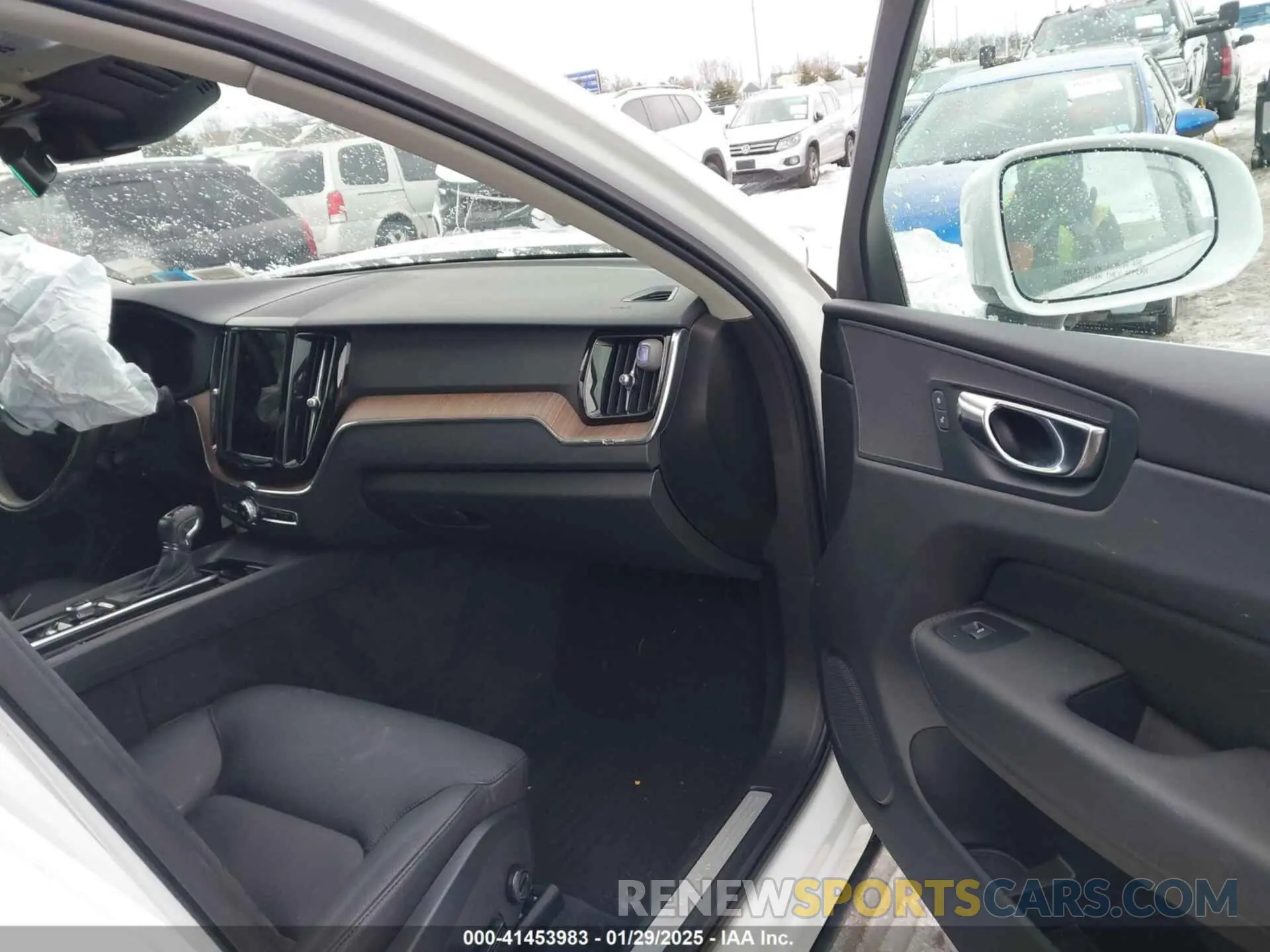5 Photograph of a damaged car YV4102RKXM1864202 VOLVO XC60 2021