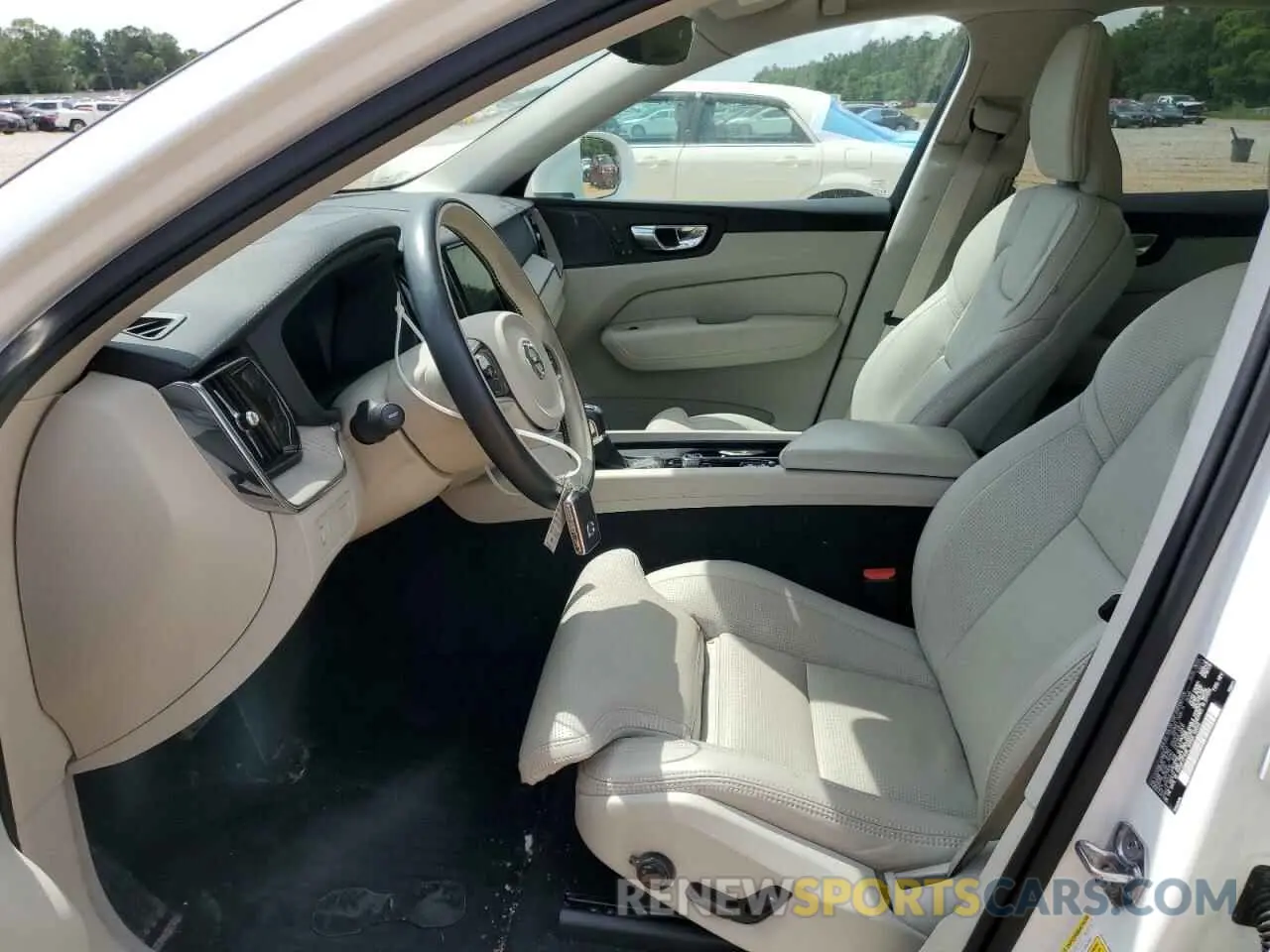 7 Photograph of a damaged car YV4102RL4M1681533 VOLVO XC60 2021