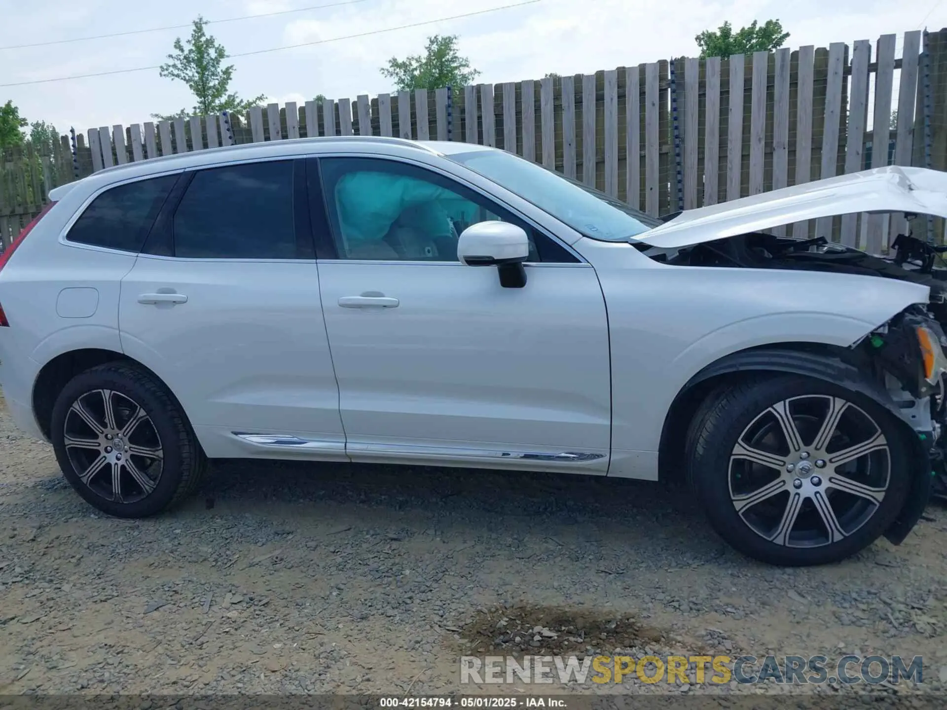 13 Photograph of a damaged car YV4102RL4M1734862 VOLVO XC60 2021