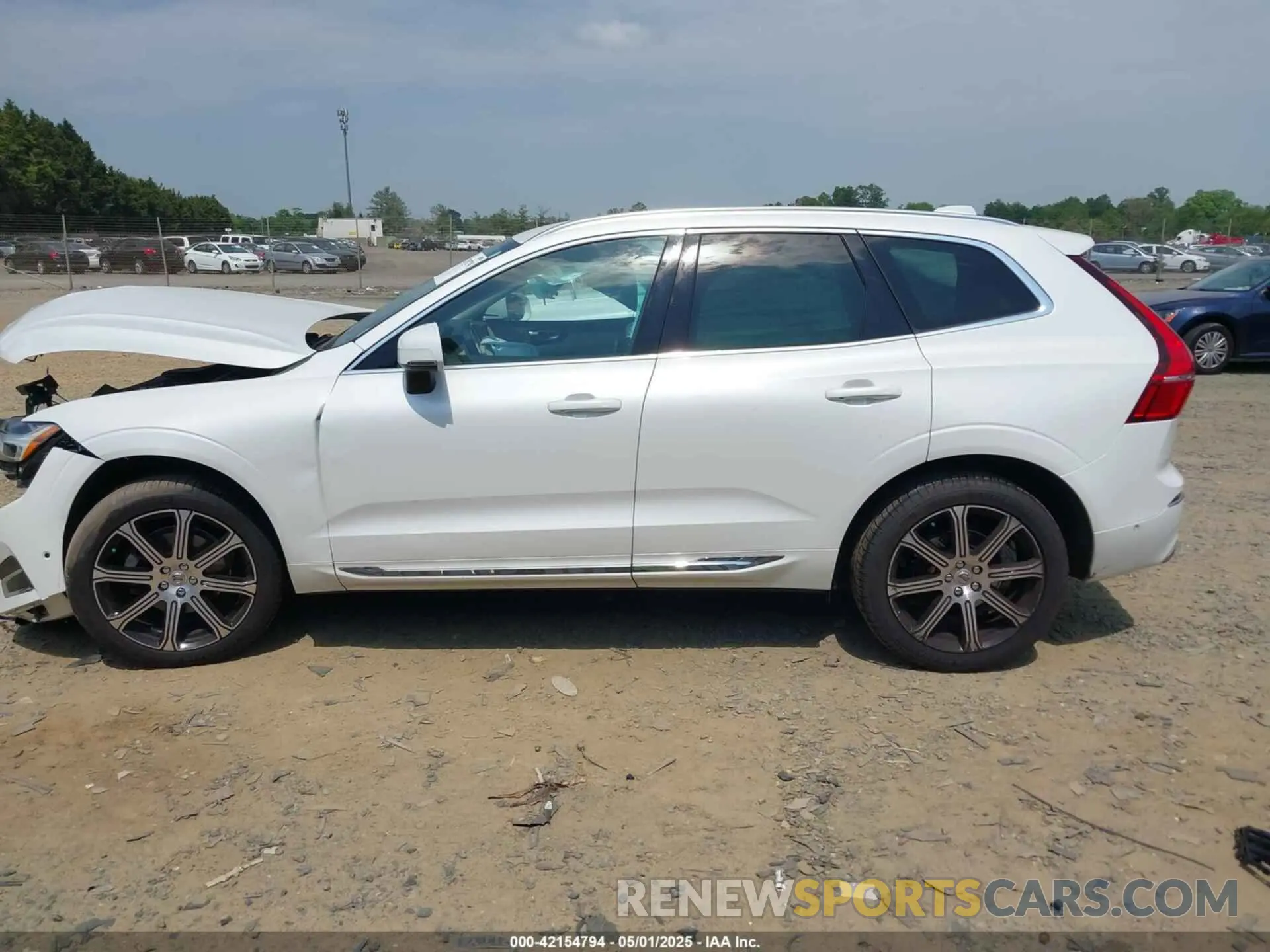 14 Photograph of a damaged car YV4102RL4M1734862 VOLVO XC60 2021