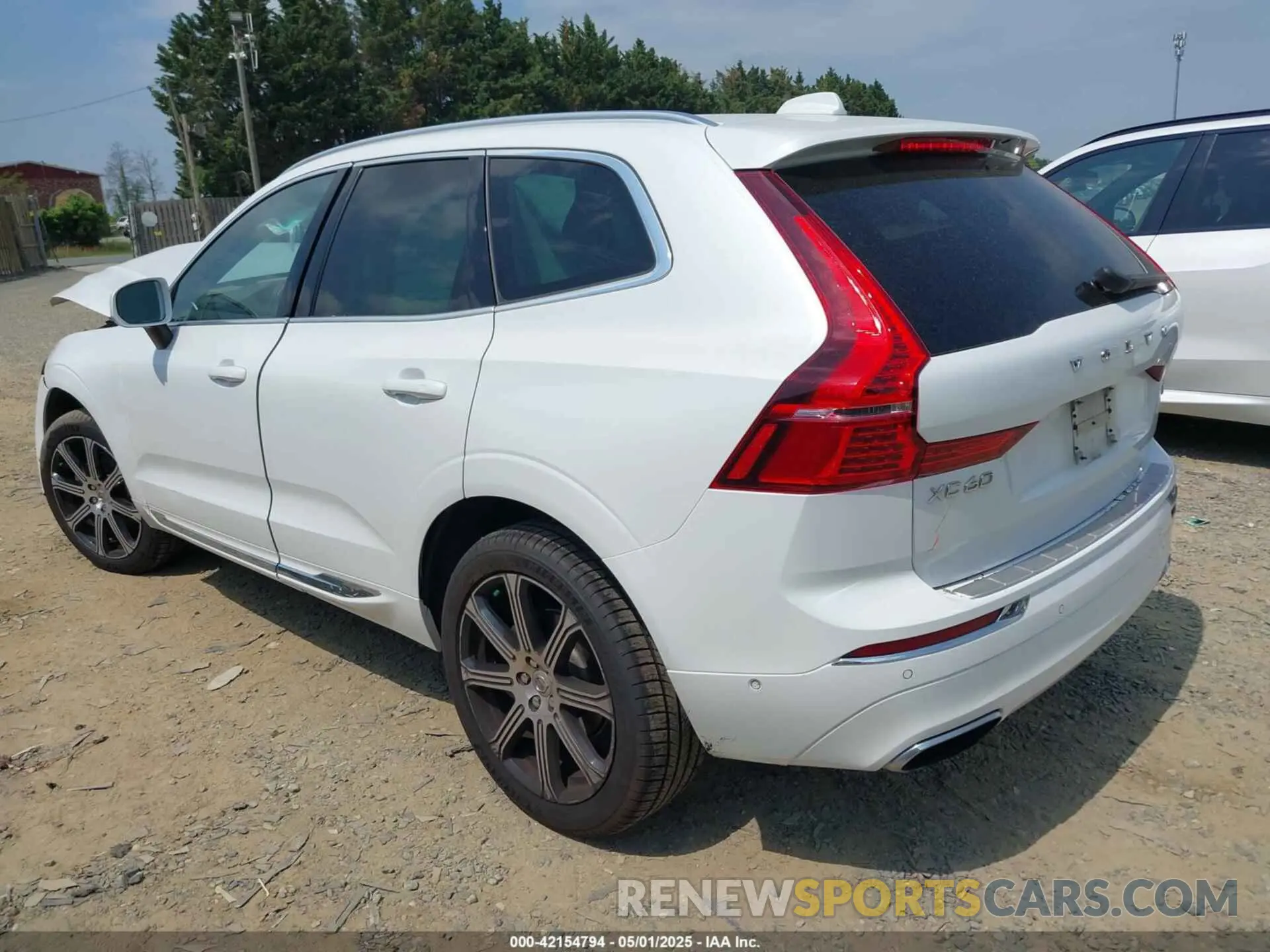 3 Photograph of a damaged car YV4102RL4M1734862 VOLVO XC60 2021
