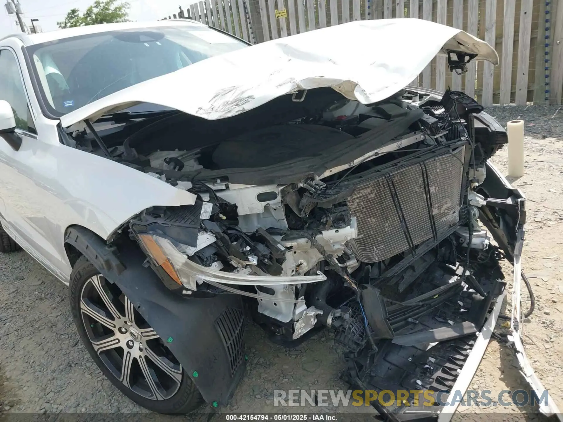 6 Photograph of a damaged car YV4102RL4M1734862 VOLVO XC60 2021