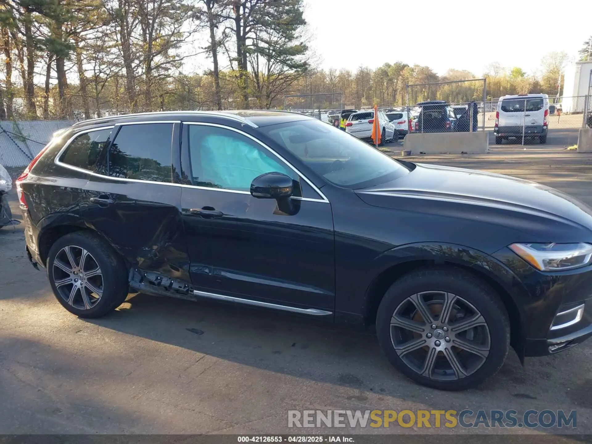 13 Photograph of a damaged car YV4102RL6M1682439 VOLVO XC60 2021