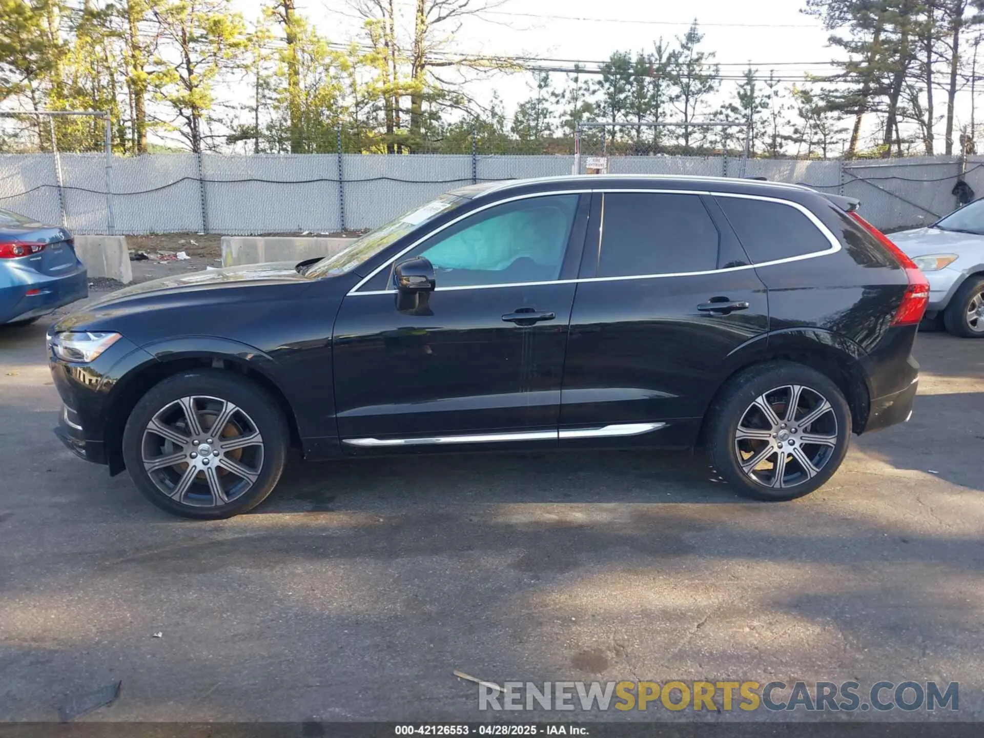 14 Photograph of a damaged car YV4102RL6M1682439 VOLVO XC60 2021
