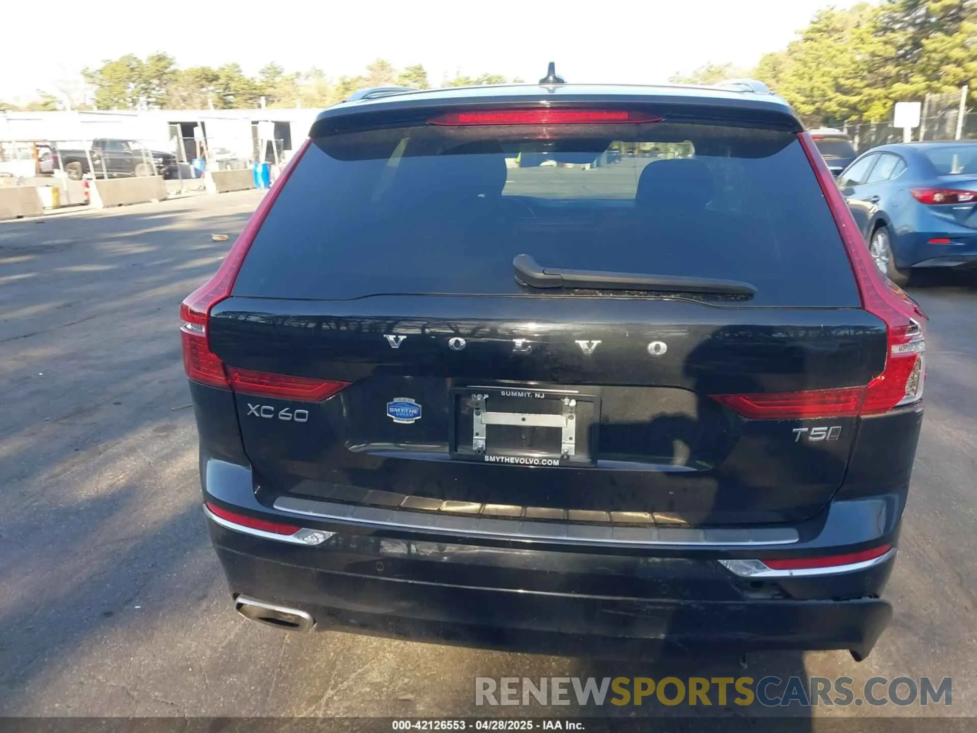 16 Photograph of a damaged car YV4102RL6M1682439 VOLVO XC60 2021