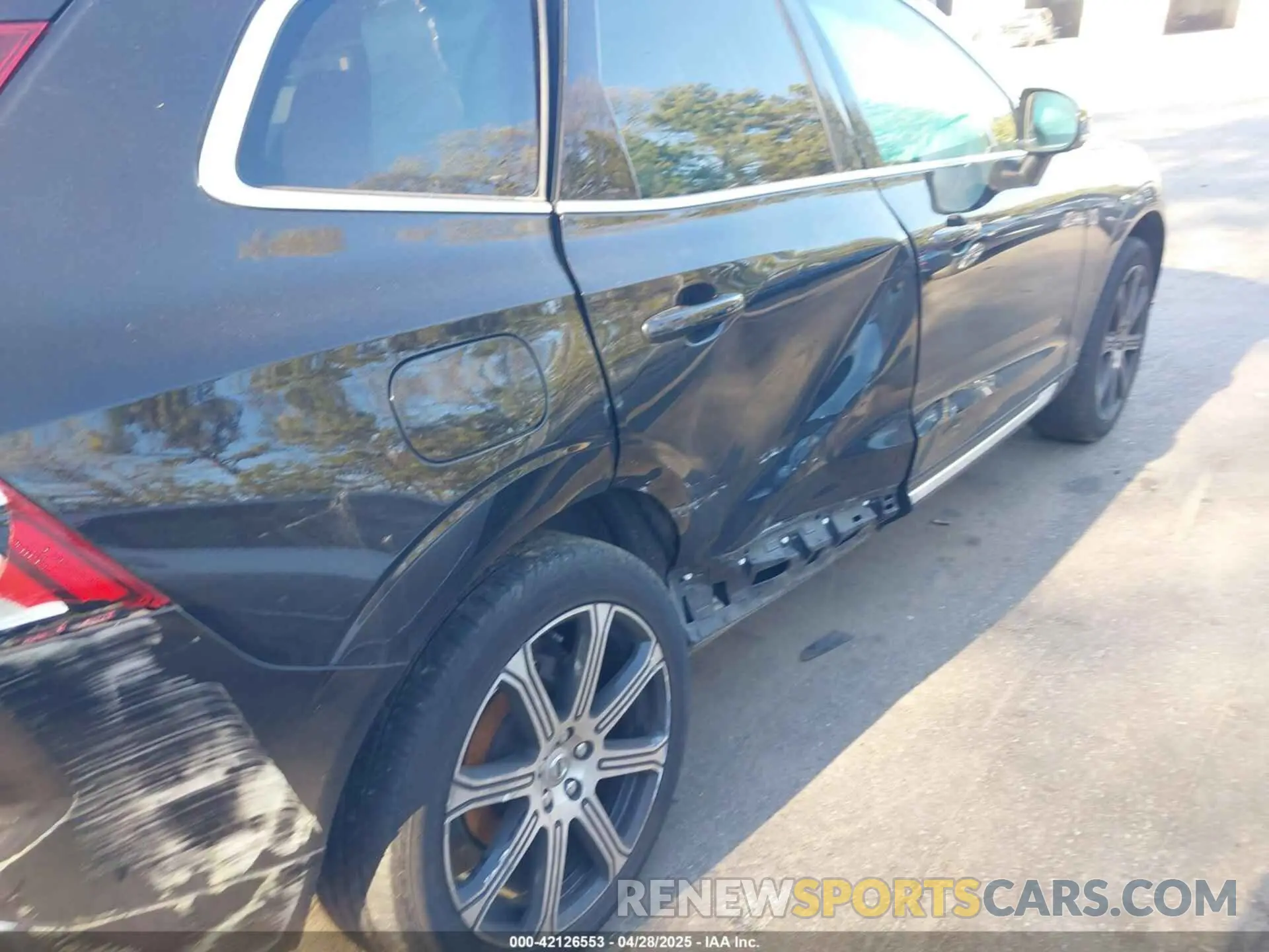 6 Photograph of a damaged car YV4102RL6M1682439 VOLVO XC60 2021