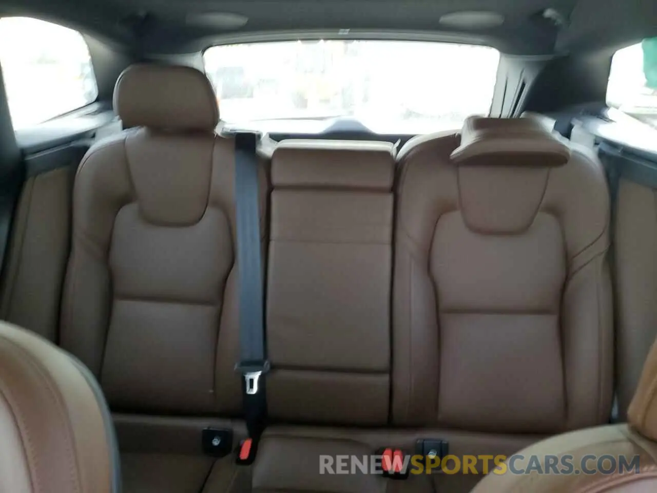 10 Photograph of a damaged car YV4102RL6M1870474 VOLVO XC60 2021