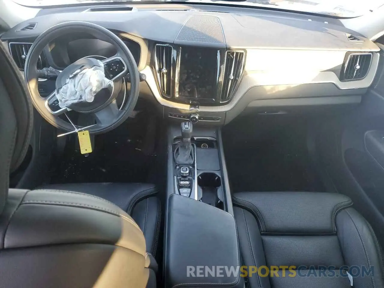 8 Photograph of a damaged car YV4102RL8M1701024 VOLVO XC60 2021