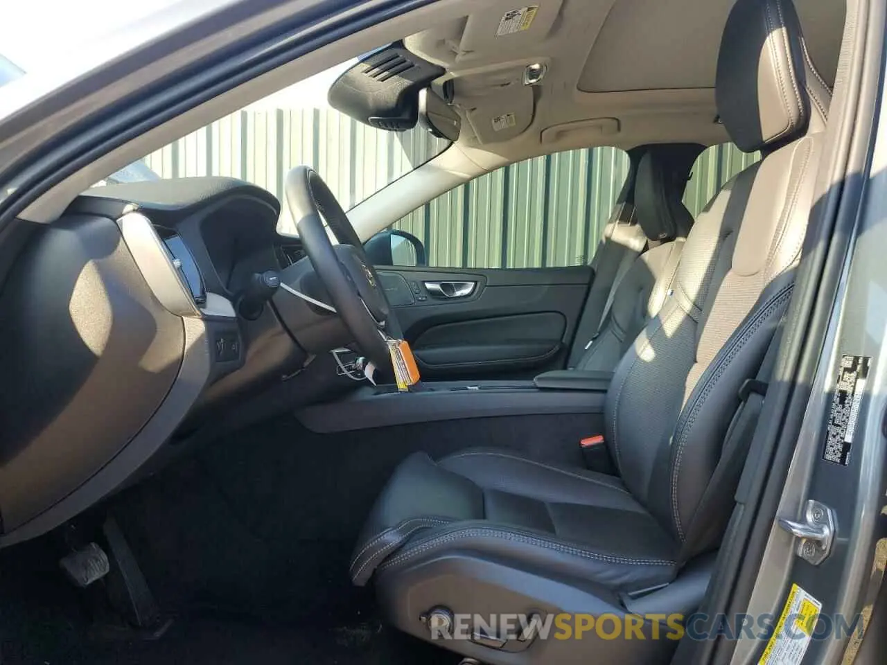 7 Photograph of a damaged car YV4102RL8M1733049 VOLVO XC60 2021