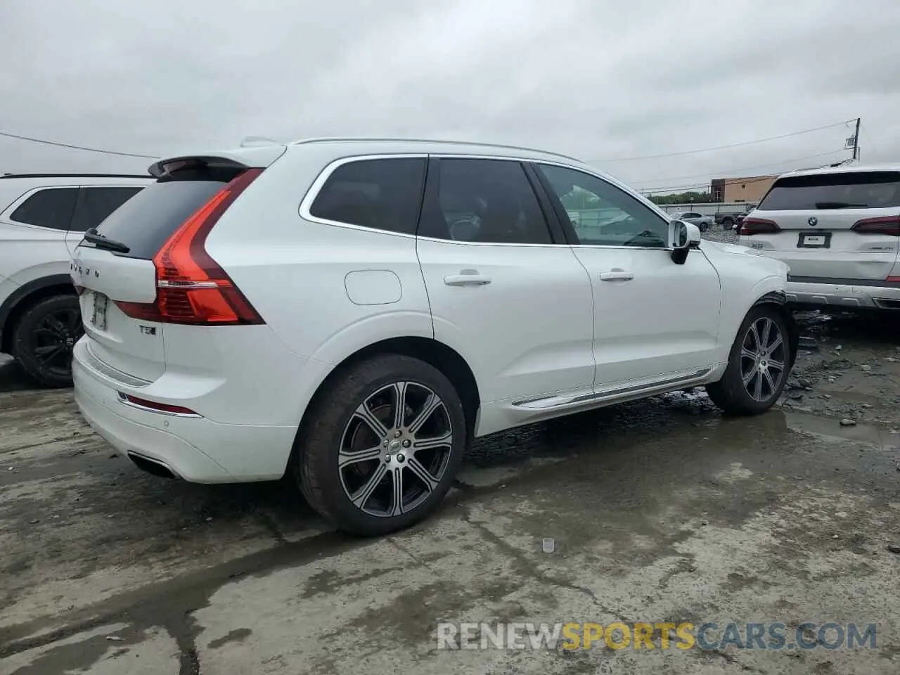3 Photograph of a damaged car YV4102RL9M1829577 VOLVO XC60 2021