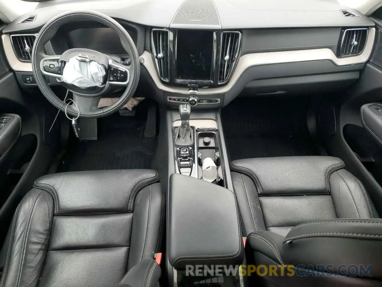 8 Photograph of a damaged car YV4102RL9M1829577 VOLVO XC60 2021