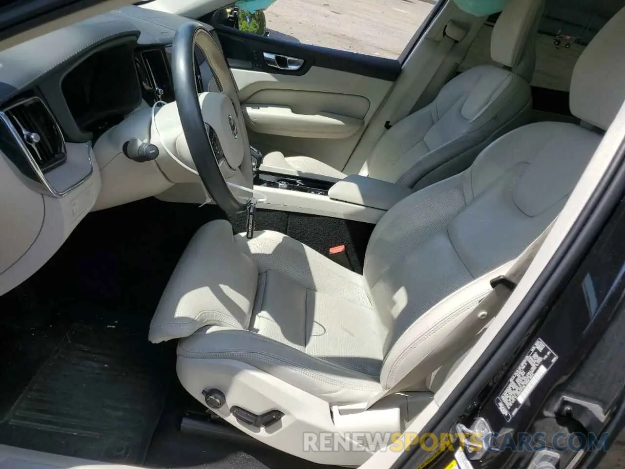 7 Photograph of a damaged car YV4102RL9M1871165 VOLVO XC60 2021