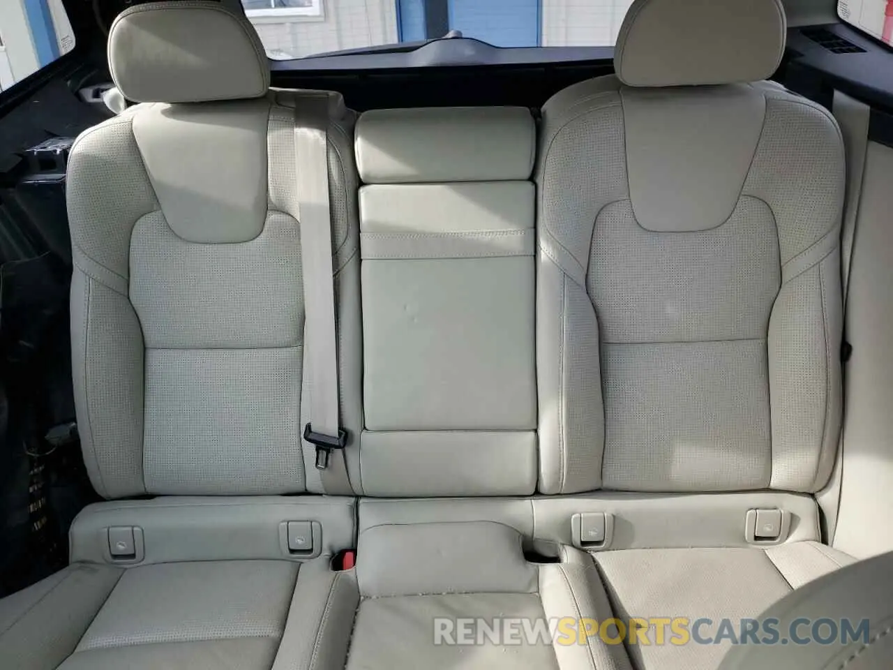 10 Photograph of a damaged car YV4102RLXM1701011 VOLVO XC60 2021
