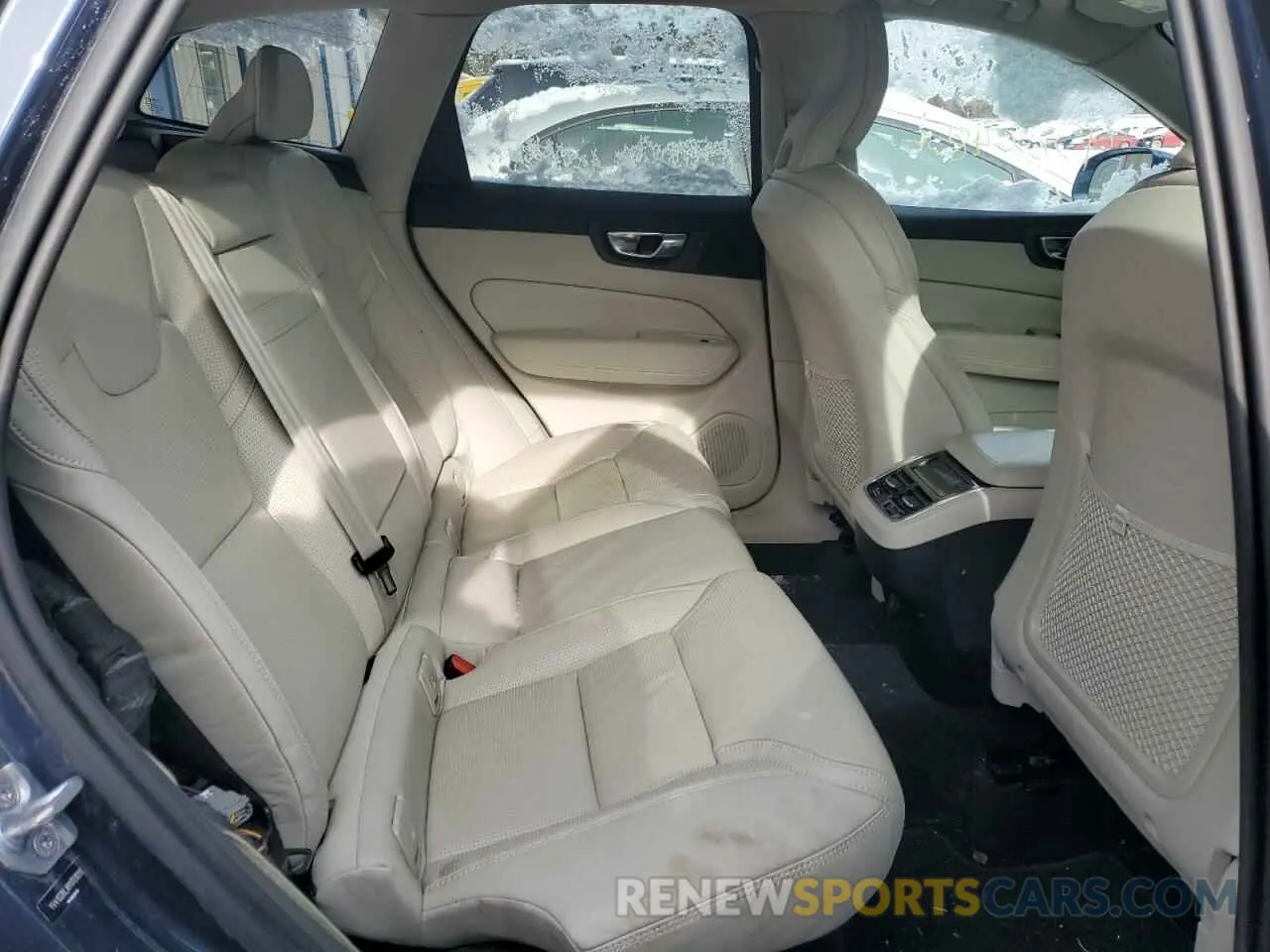 11 Photograph of a damaged car YV4102RLXM1701011 VOLVO XC60 2021