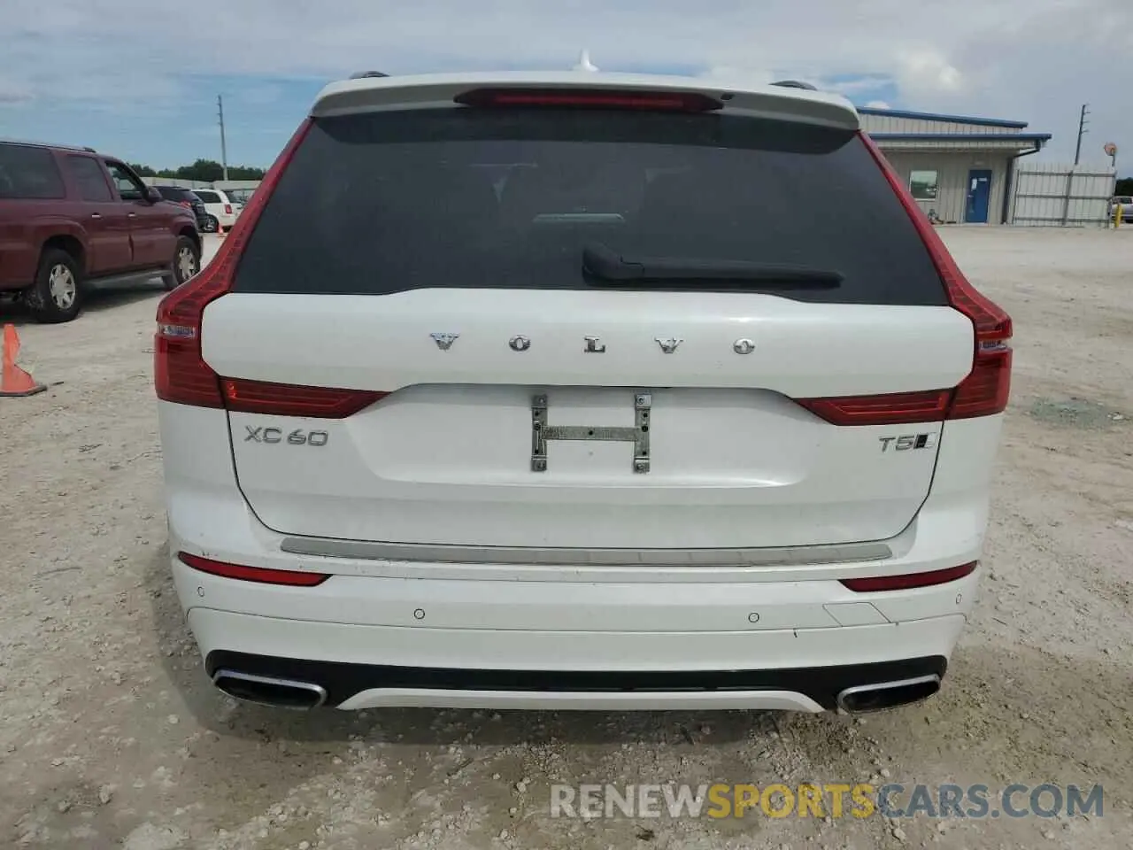 6 Photograph of a damaged car YV4102RM1M1881102 VOLVO XC60 2021