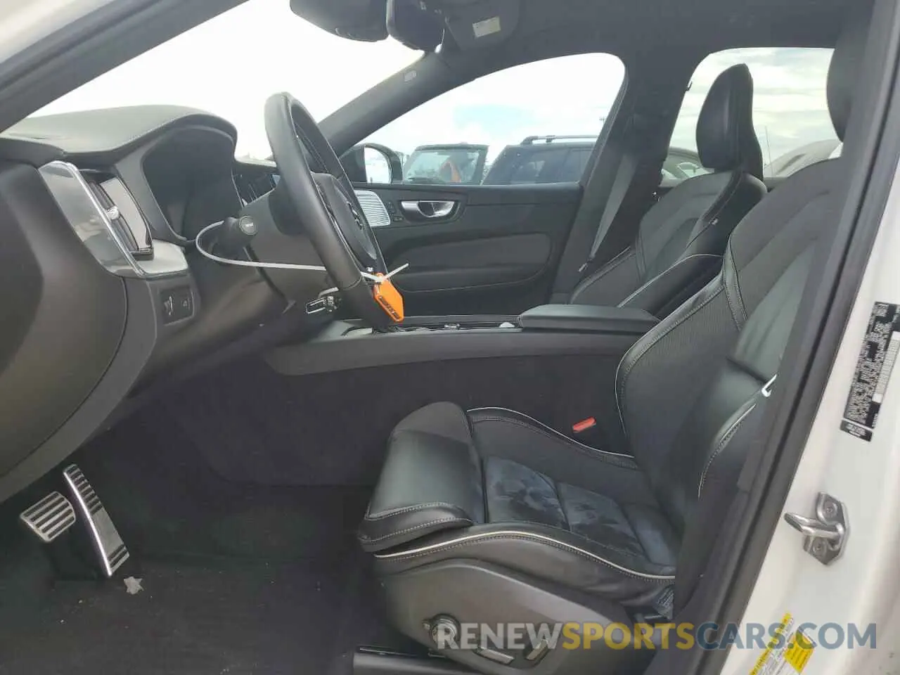 7 Photograph of a damaged car YV4102RM1M1881102 VOLVO XC60 2021
