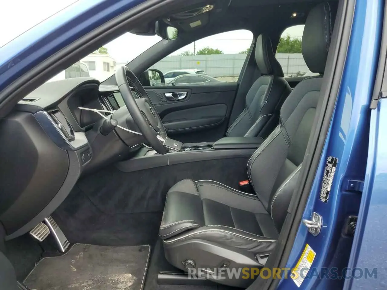 7 Photograph of a damaged car YV4102RM7M1881525 VOLVO XC60 2021
