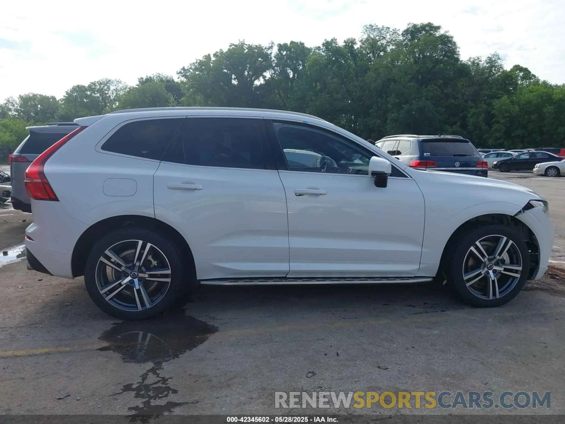 14 Photograph of a damaged car YV4A22RK8M1696361 VOLVO XC60 2021