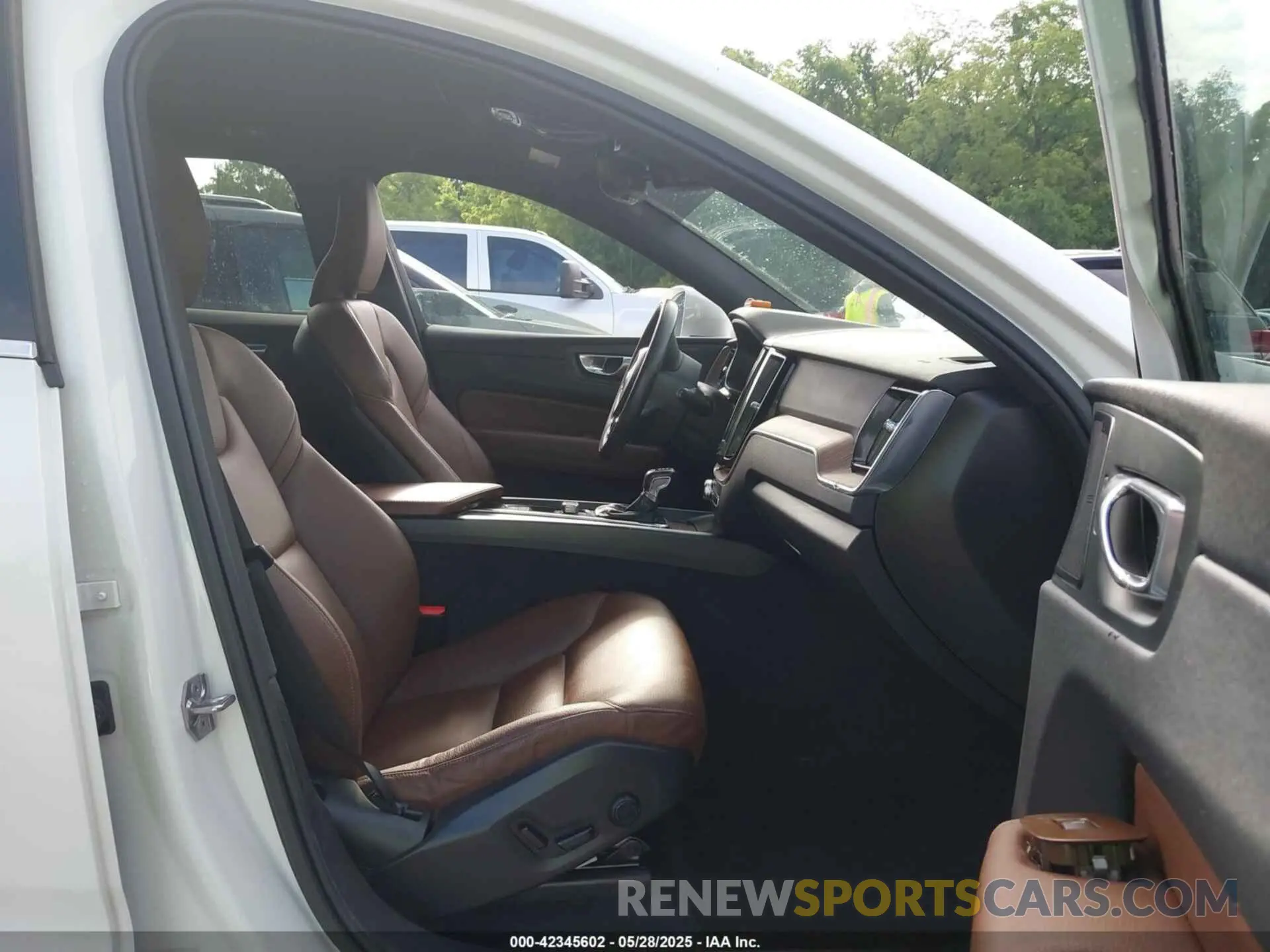 5 Photograph of a damaged car YV4A22RK8M1696361 VOLVO XC60 2021