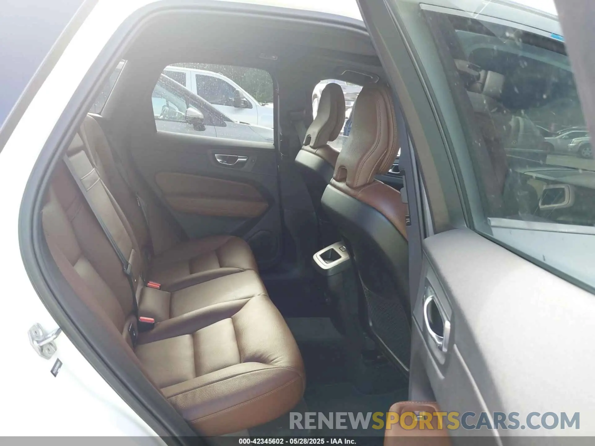 8 Photograph of a damaged car YV4A22RK8M1696361 VOLVO XC60 2021