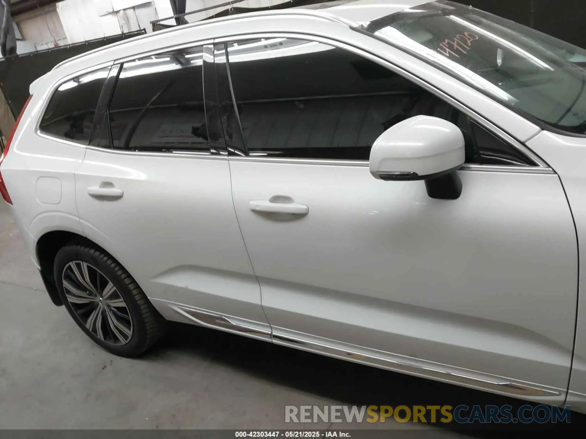 13 Photograph of a damaged car YV4062RL1N1947120 VOLVO XC60 2022