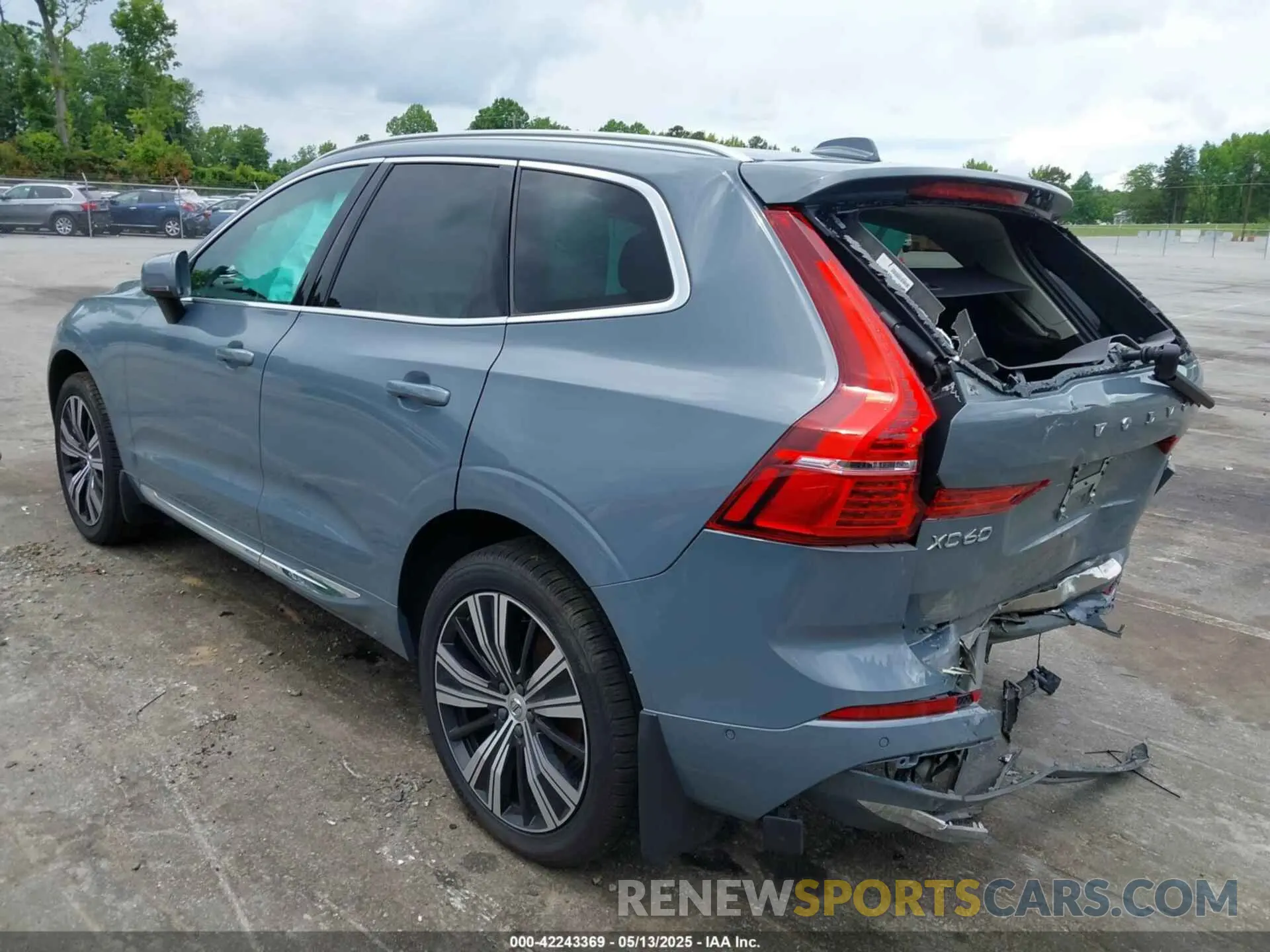 3 Photograph of a damaged car YV4062RL6N1954497 VOLVO XC60 2022