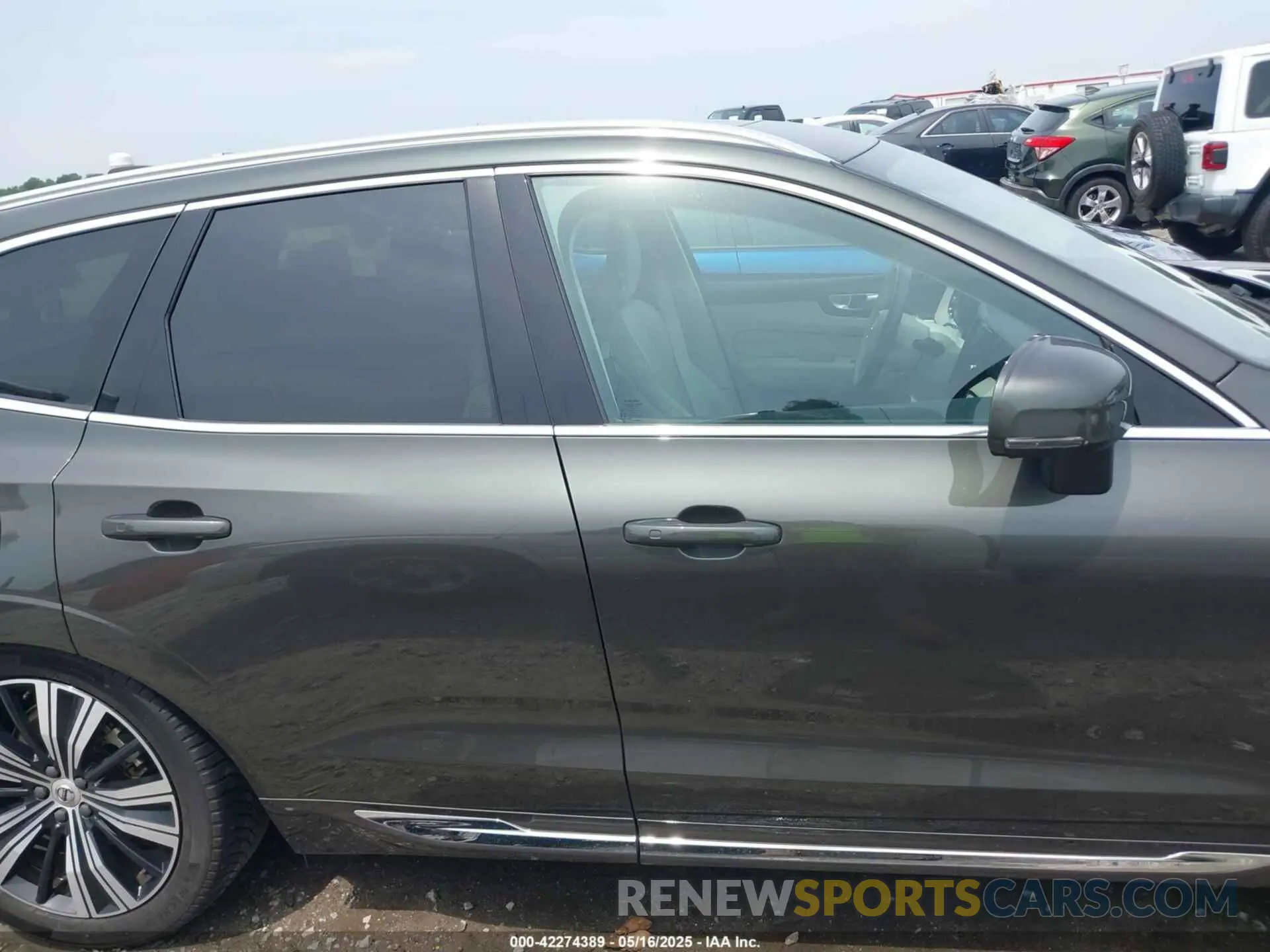 13 Photograph of a damaged car YV4062RLXN1087637 VOLVO XC60 2022