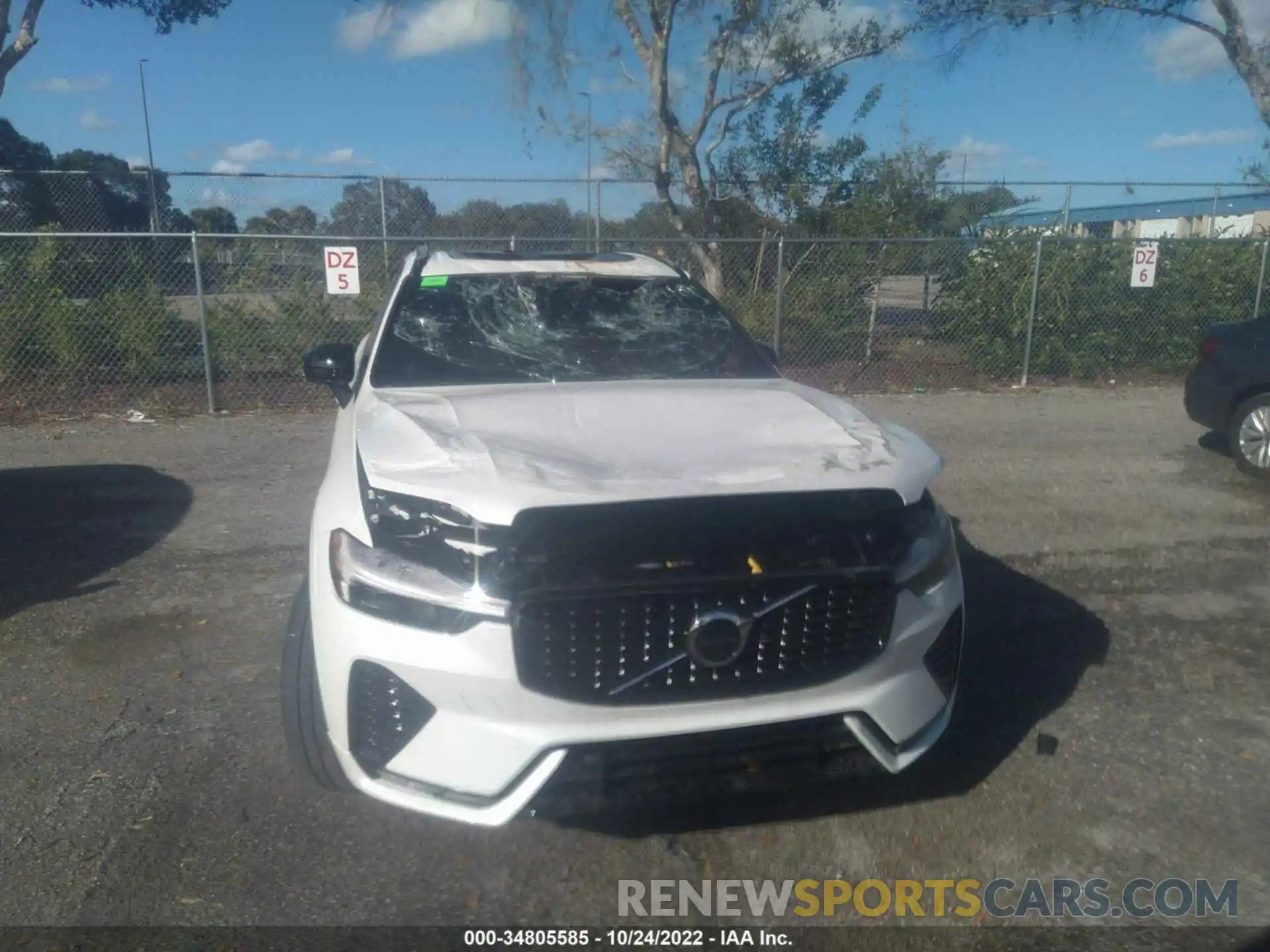 6 Photograph of a damaged car YV4062RMXN1083080 VOLVO XC60 2022