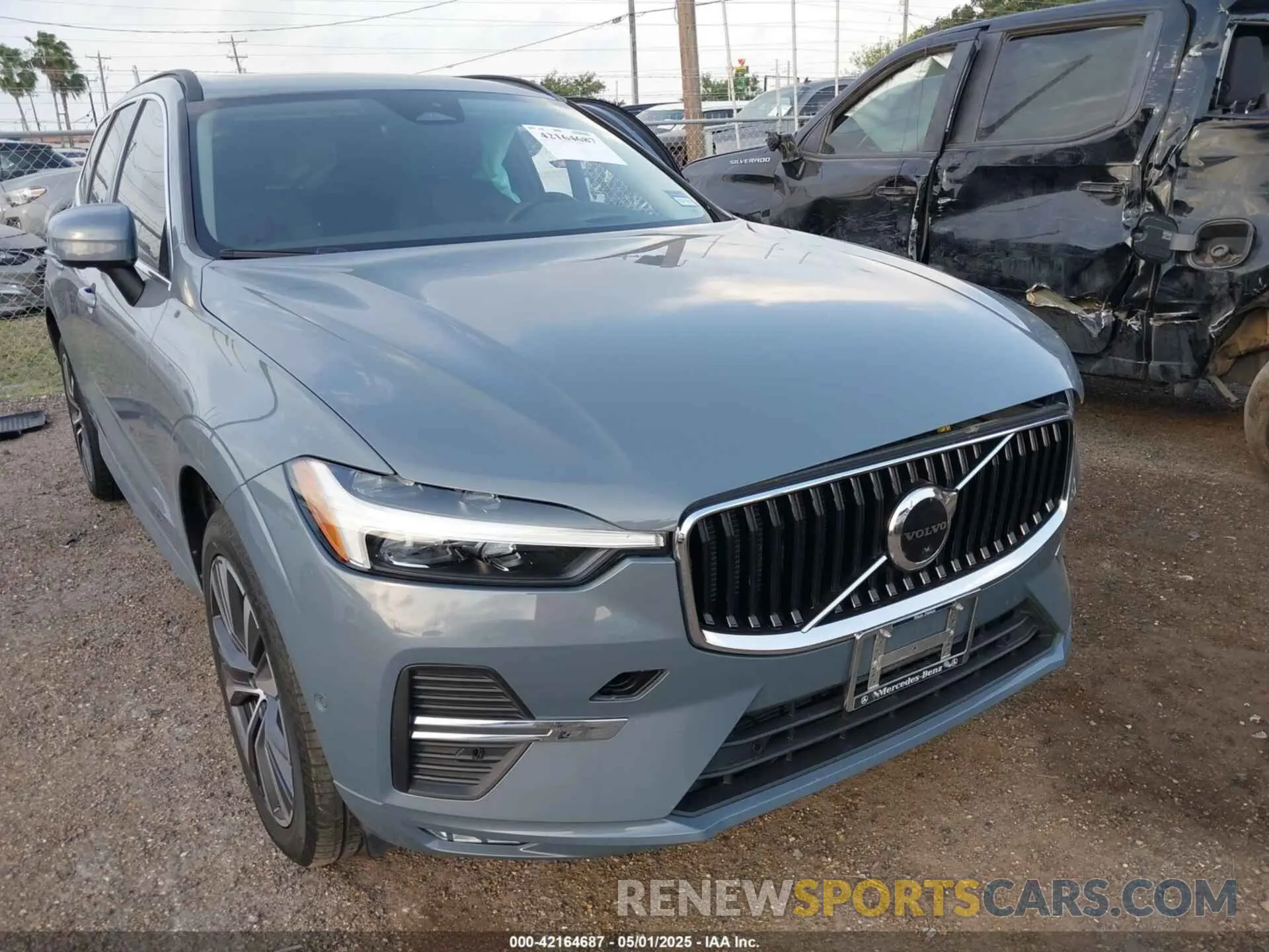 1 Photograph of a damaged car YV4L12DK4N1002821 VOLVO XC60 2022