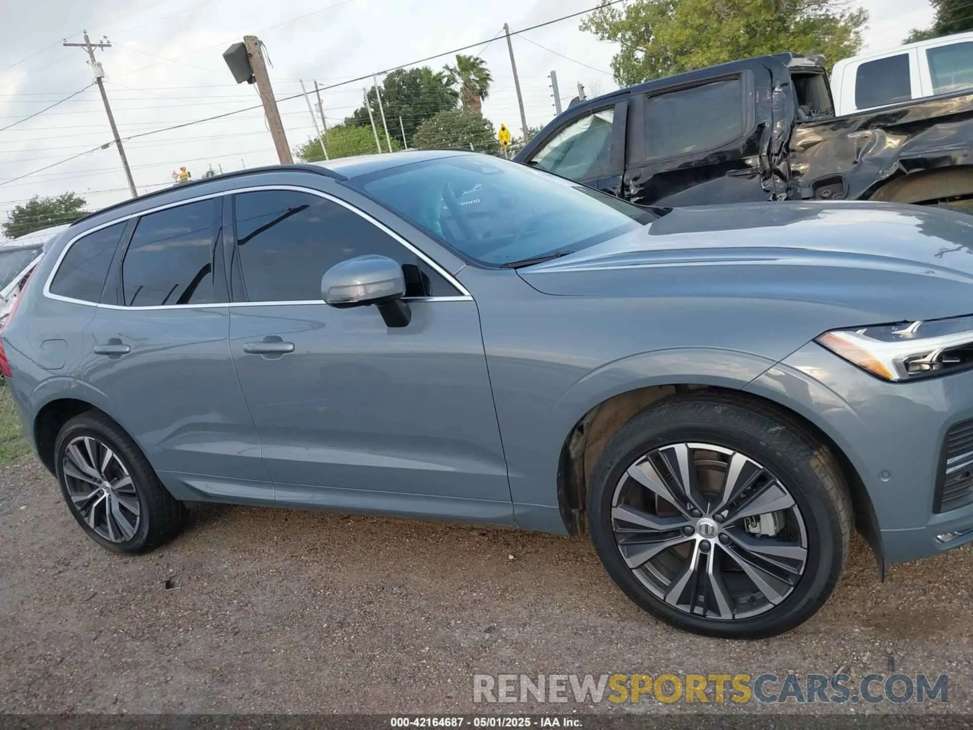 13 Photograph of a damaged car YV4L12DK4N1002821 VOLVO XC60 2022