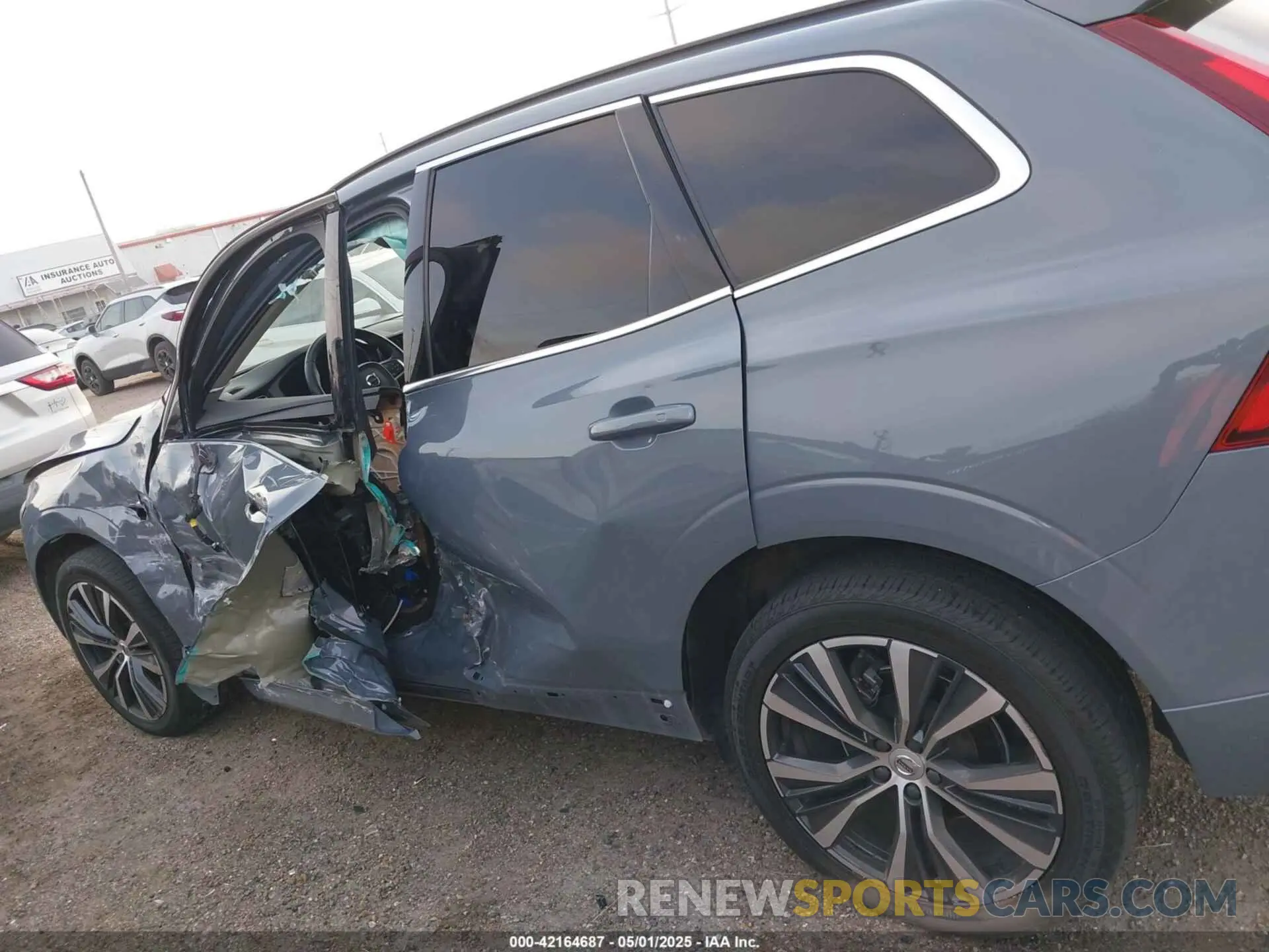 14 Photograph of a damaged car YV4L12DK4N1002821 VOLVO XC60 2022
