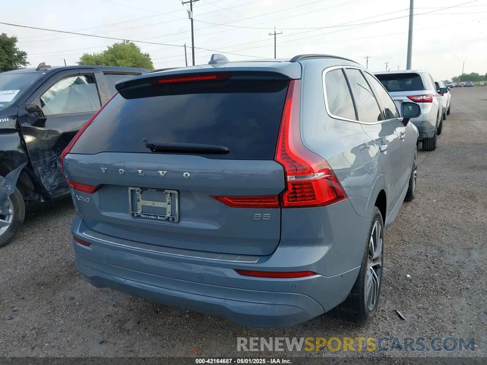 4 Photograph of a damaged car YV4L12DK4N1002821 VOLVO XC60 2022