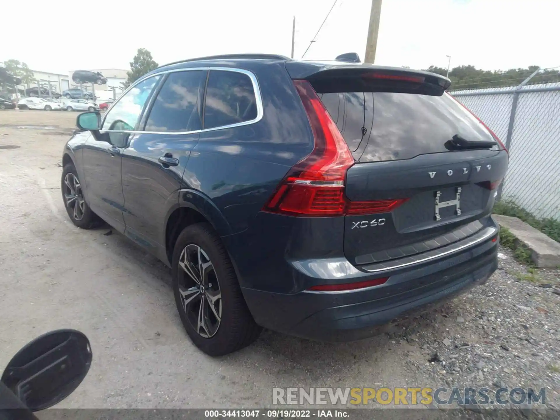 3 Photograph of a damaged car YV4L12DK8N1982165 VOLVO XC60 2022