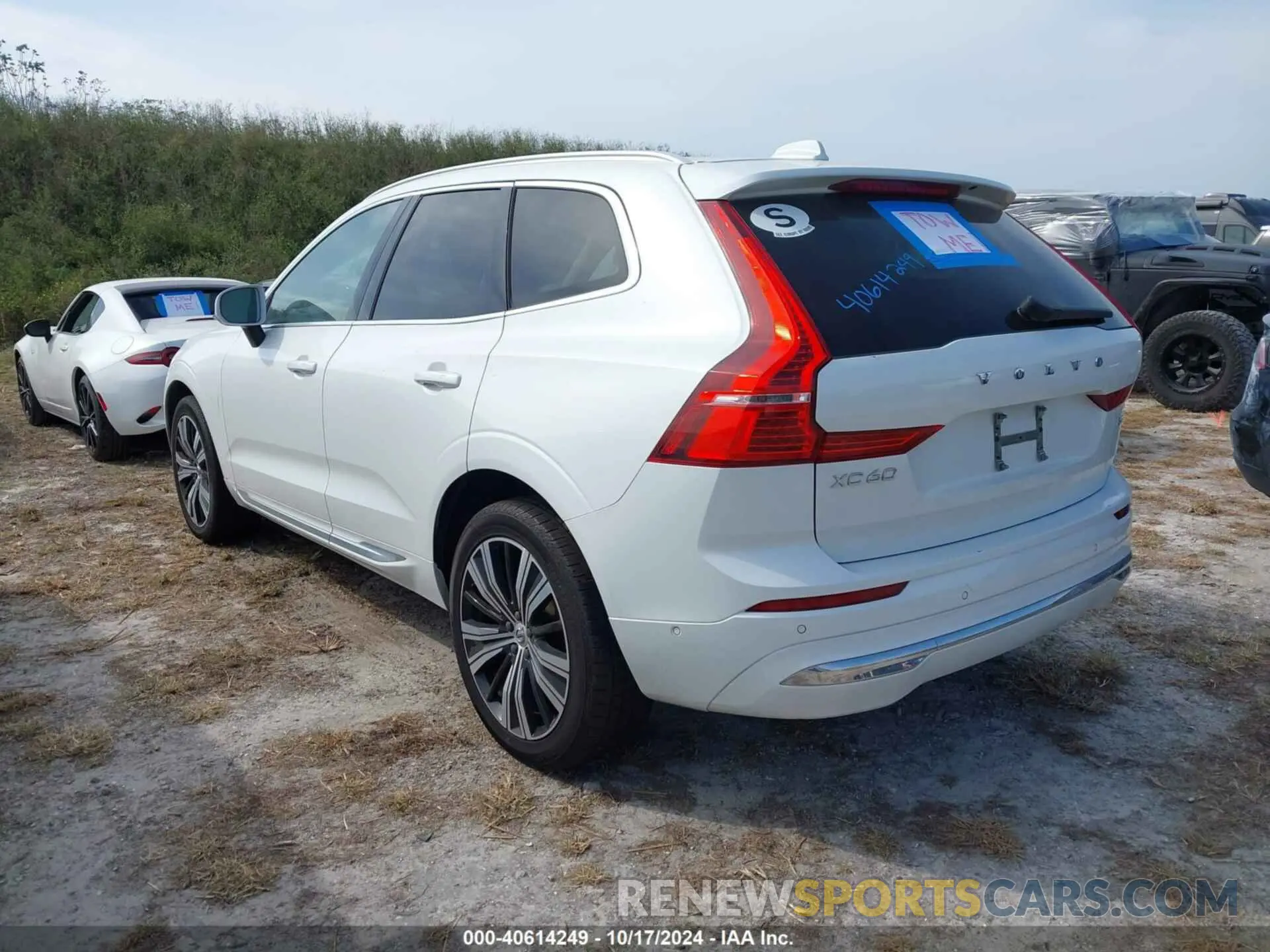 3 Photograph of a damaged car YV4L12DL7N1008766 VOLVO XC60 2022