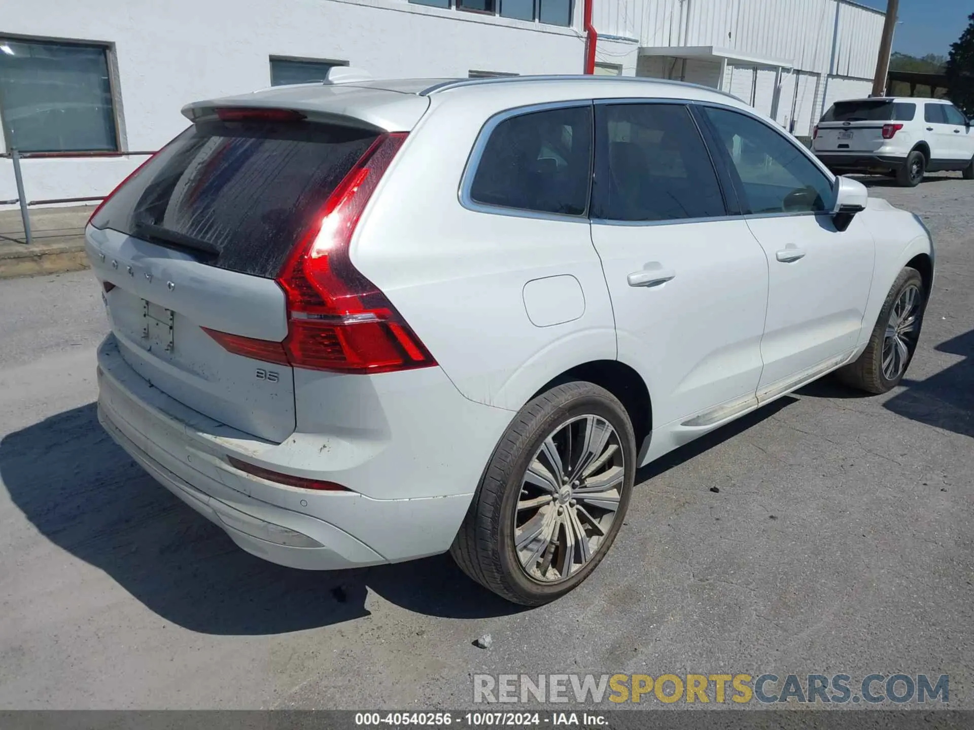 4 Photograph of a damaged car YV4L12DL8N1950695 VOLVO XC60 2022